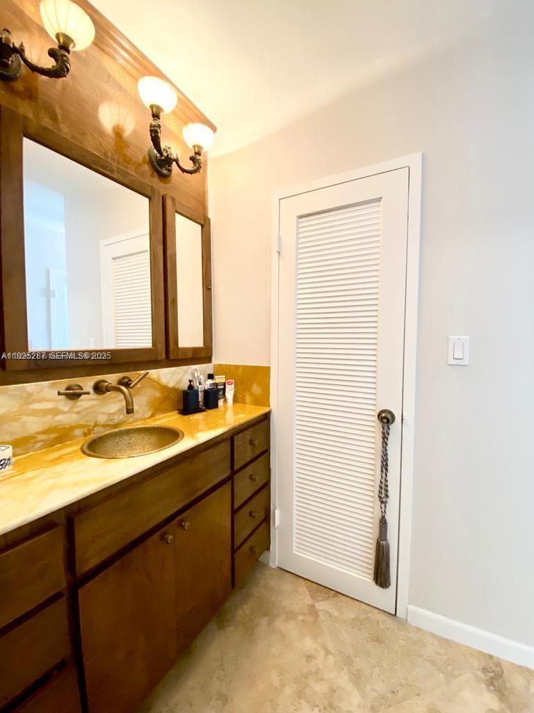 THE DECOPLAGE CONDO - Residential