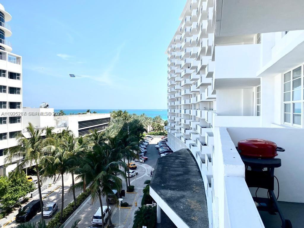 THE DECOPLAGE CONDO - Residential