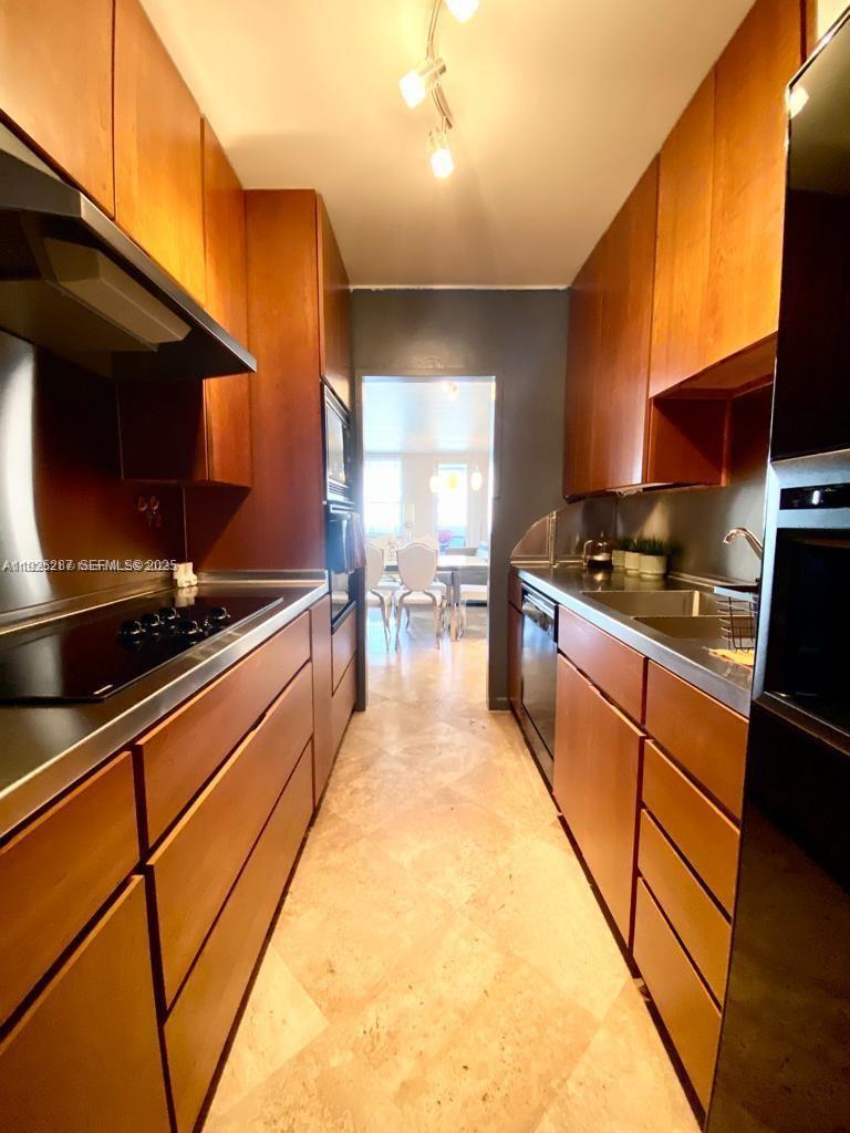 THE DECOPLAGE CONDO - Residential