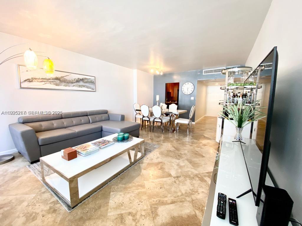 Great investment opportunity. Nice renovated 1 bedroom, 1.5 bathrooms. Balcony with City and some Ocean
View. Marble floors, granite counter top in kitchen and bathrooms. Building amenities include pool, gym,
recreation room, laundry room on each floor. 30 days minimum rental.