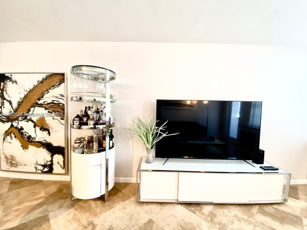 THE DECOPLAGE CONDO - Residential