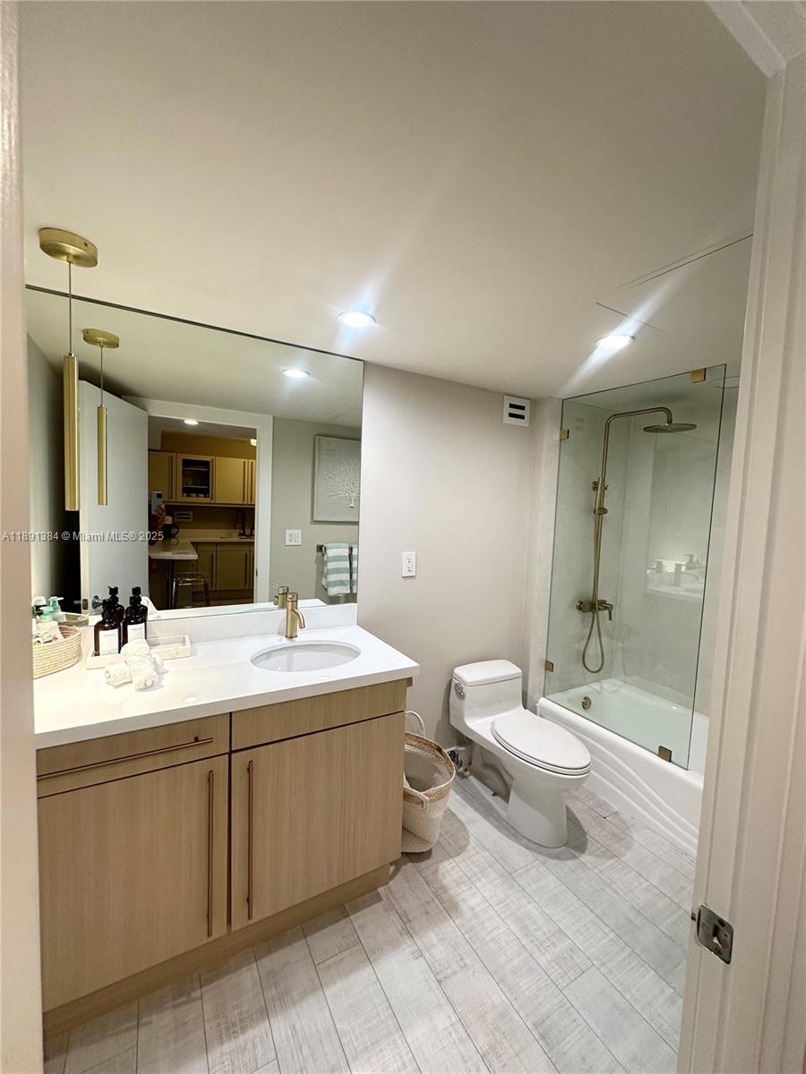 RONEY PALACE CONDO - Residential