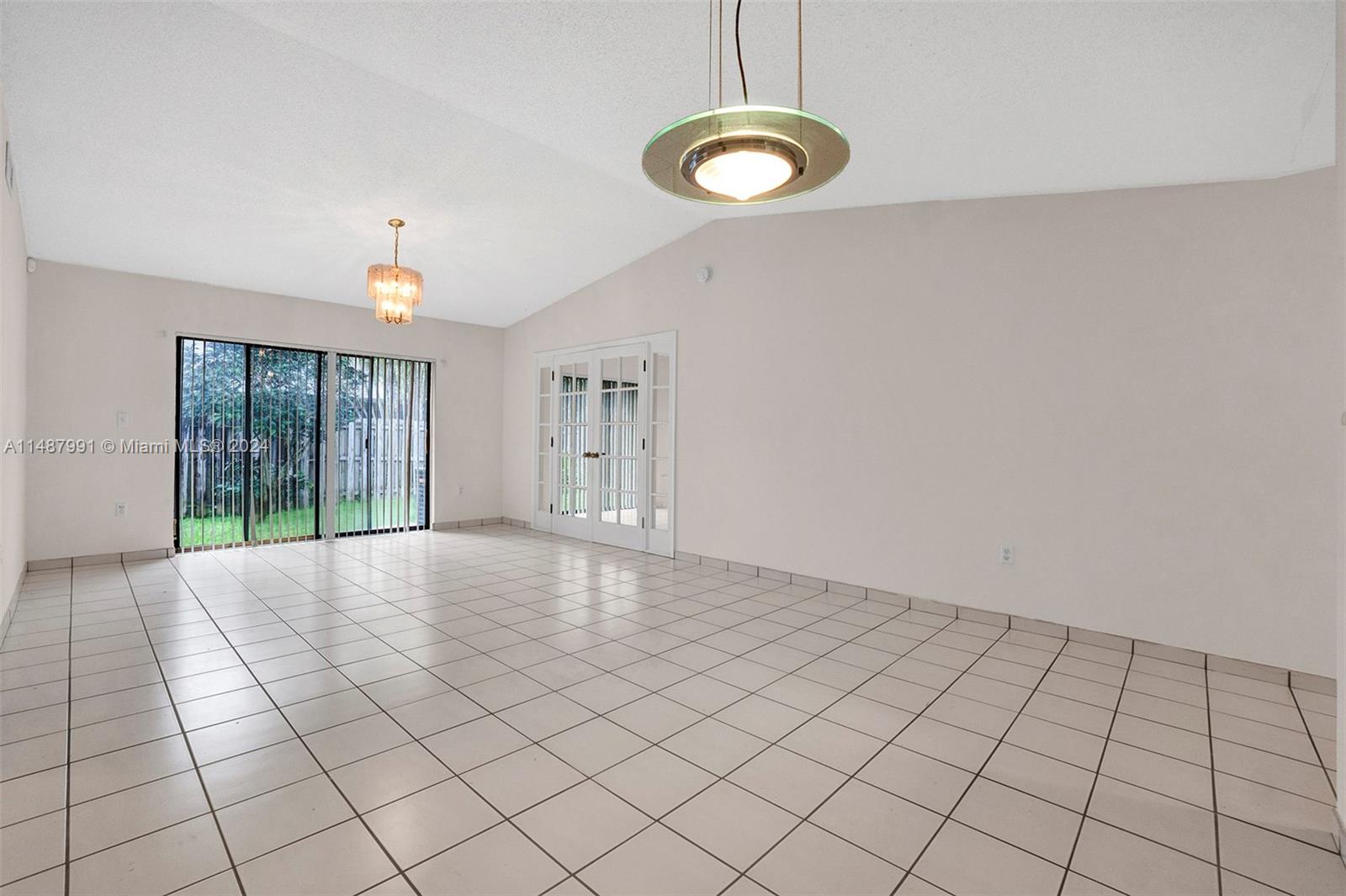 EDGEWATER PARK - Residential
