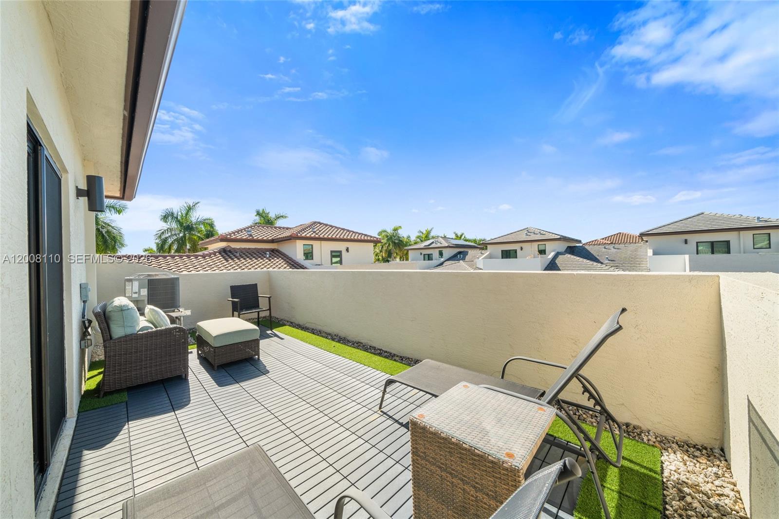 DOWNTOWN DORAL SOUTH PHAS - Residential