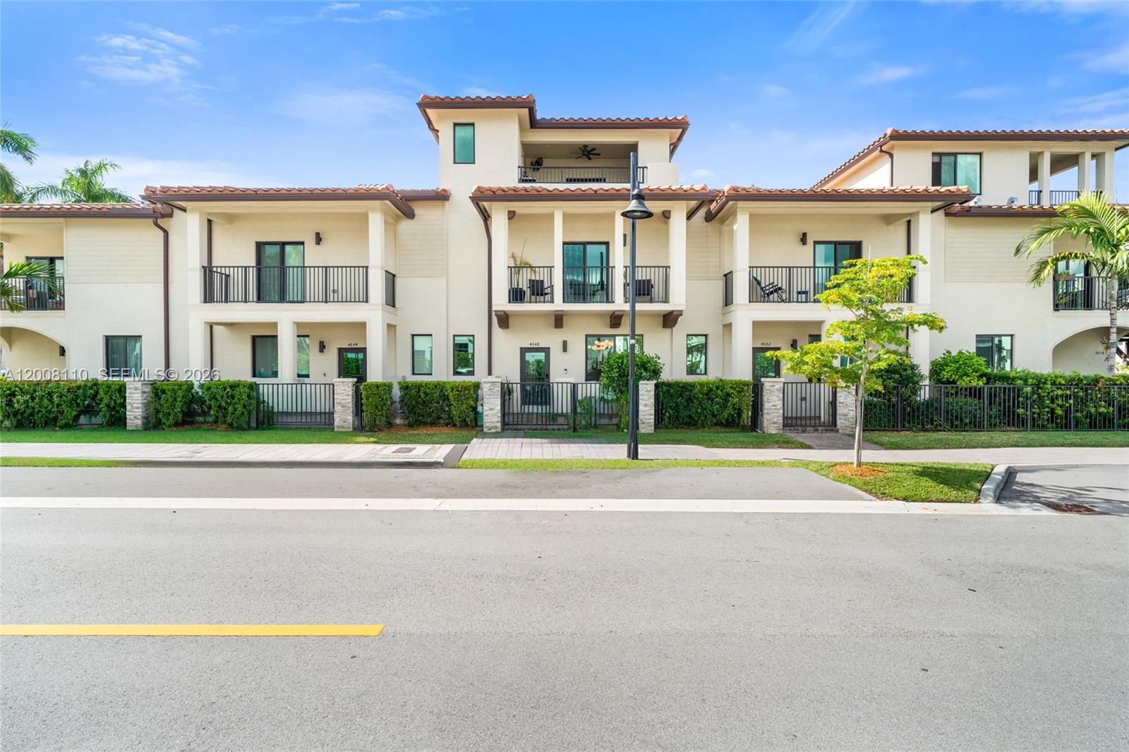 DOWNTOWN DORAL SOUTH PHAS - Residential
