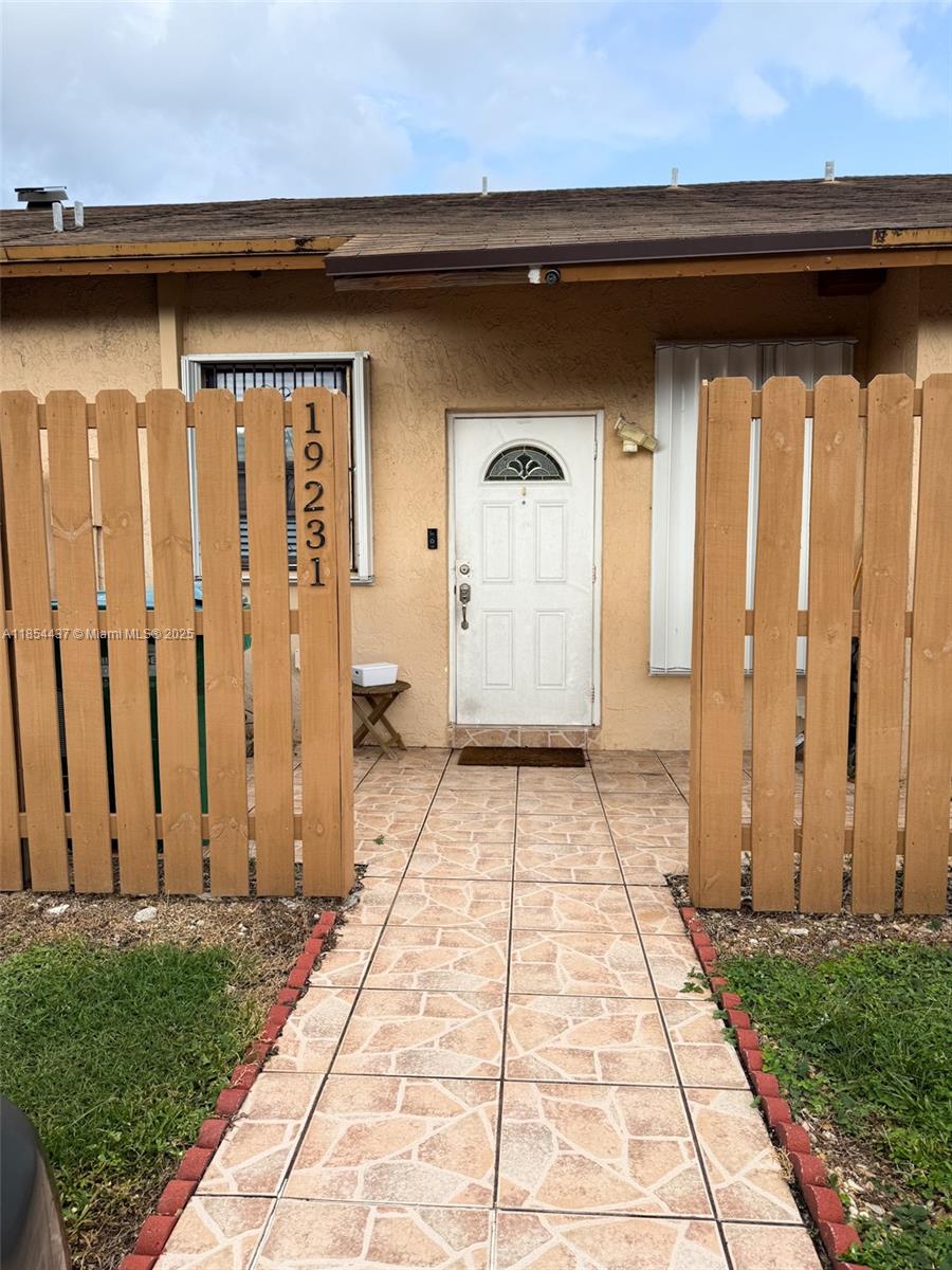 COUNTRY LAKE MANORS TOWNH - Residential Lease