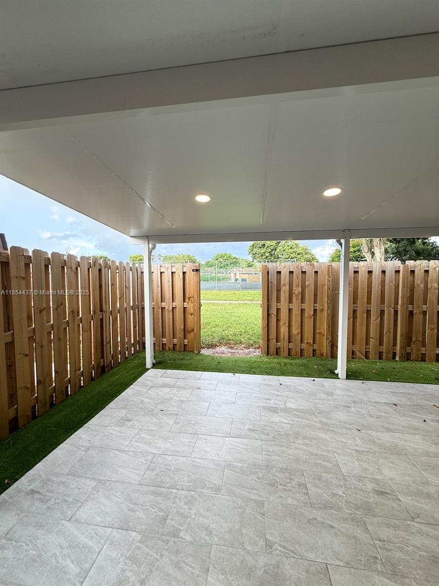 COUNTRY LAKE MANORS TOWNH - Residential Lease