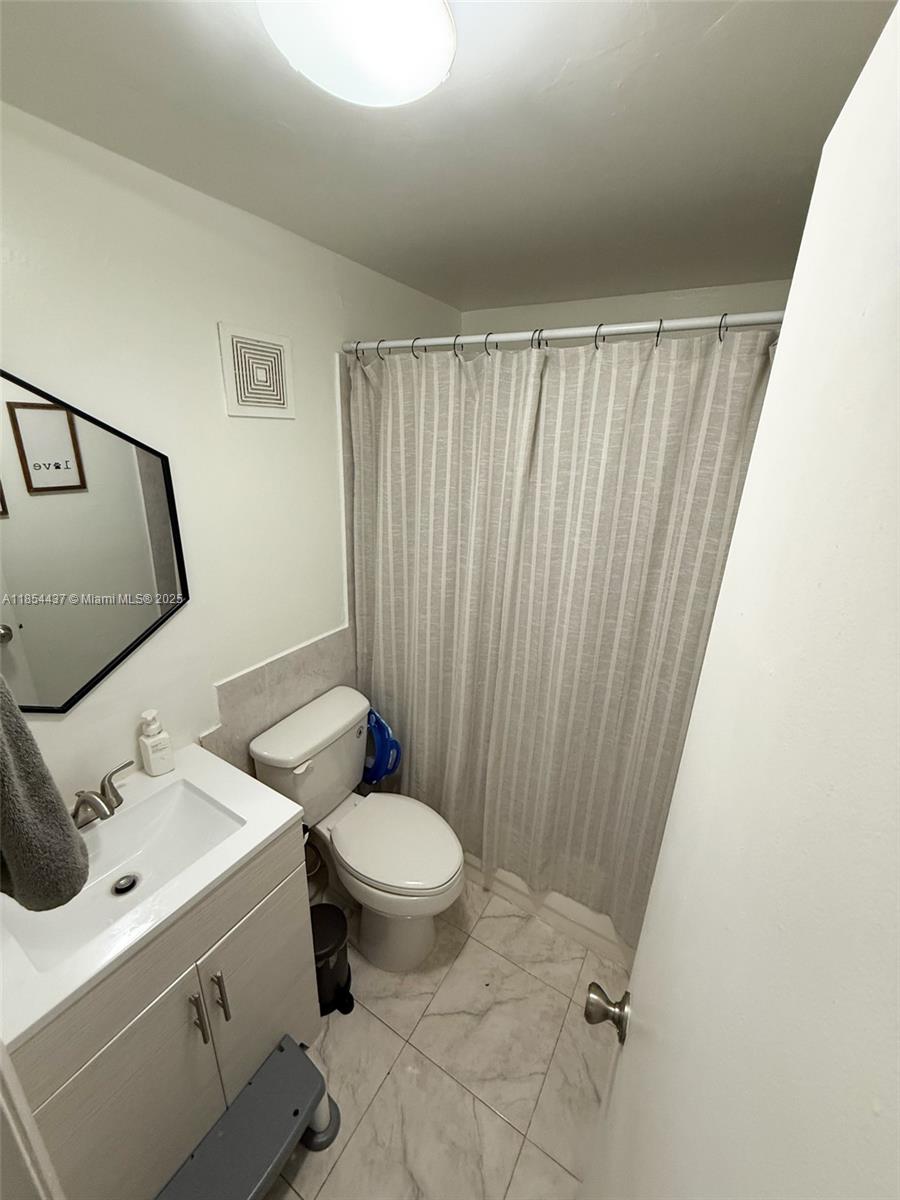 COUNTRY LAKE MANORS TOWNH - Residential Lease