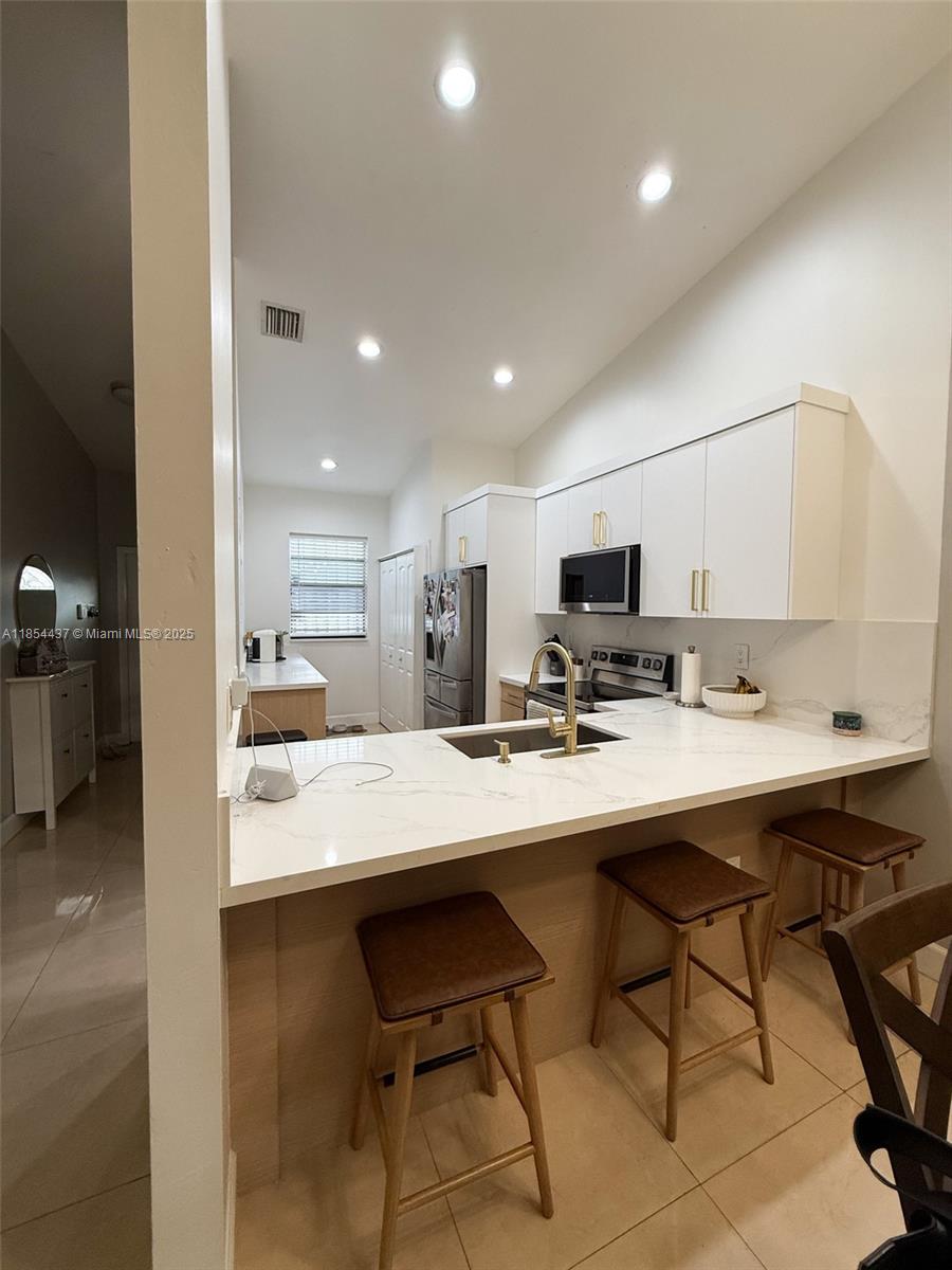 COUNTRY LAKE MANORS TOWNH - Residential Lease