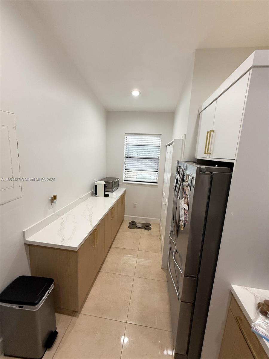 COUNTRY LAKE MANORS TOWNH - Residential Lease