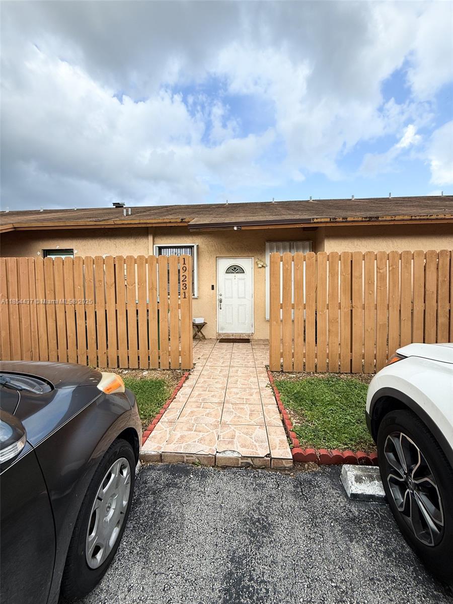 COUNTRY LAKE MANORS TOWNH - Residential Lease