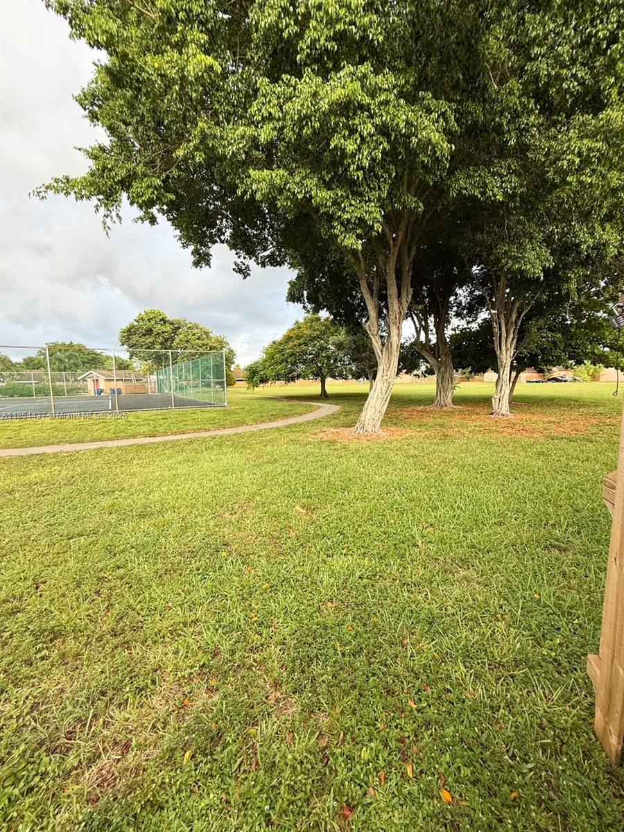 COUNTRY LAKE MANORS TOWNH - Residential Lease