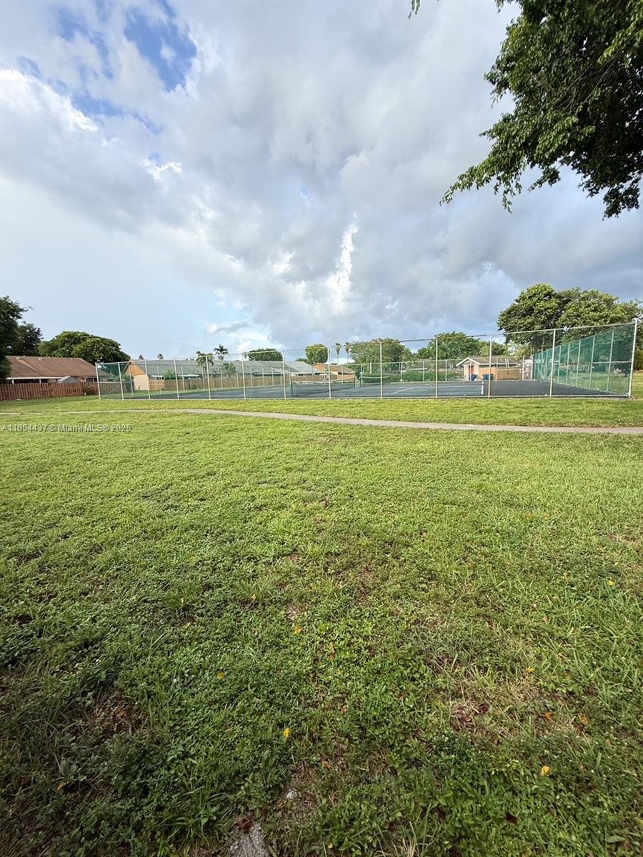 COUNTRY LAKE MANORS TOWNH - Residential Lease