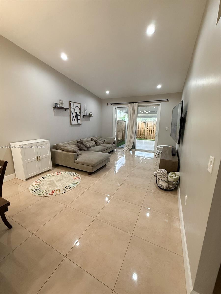 COUNTRY LAKE MANORS TOWNH - Residential Lease