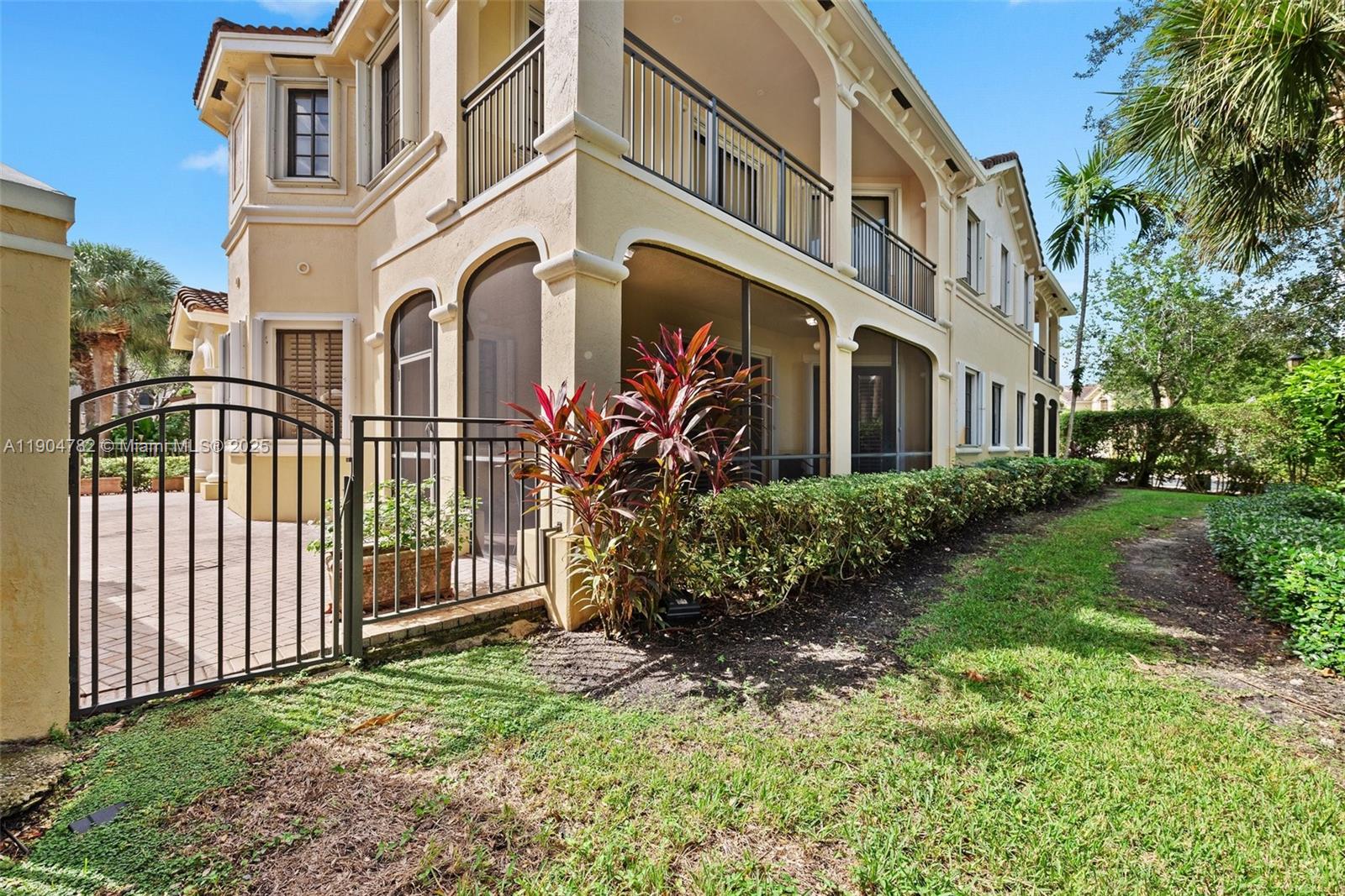 MARIPOSA POINTE AT WESTON - Residential