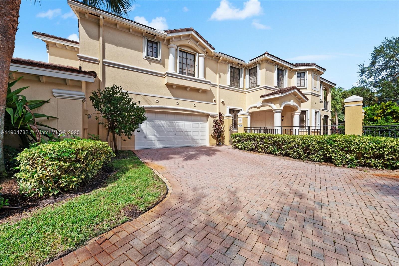 MARIPOSA POINTE AT WESTON - Residential
