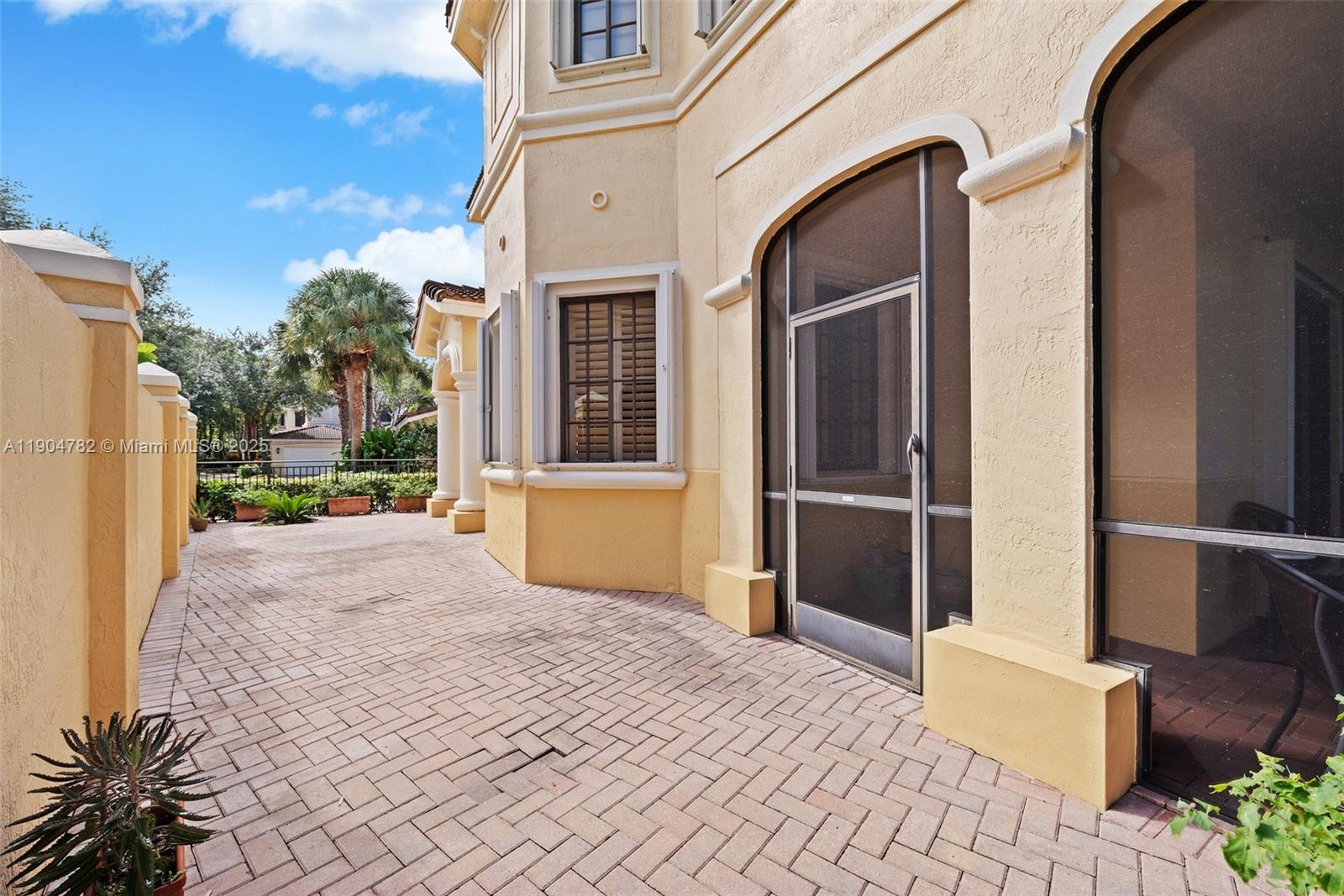MARIPOSA POINTE AT WESTON - Residential