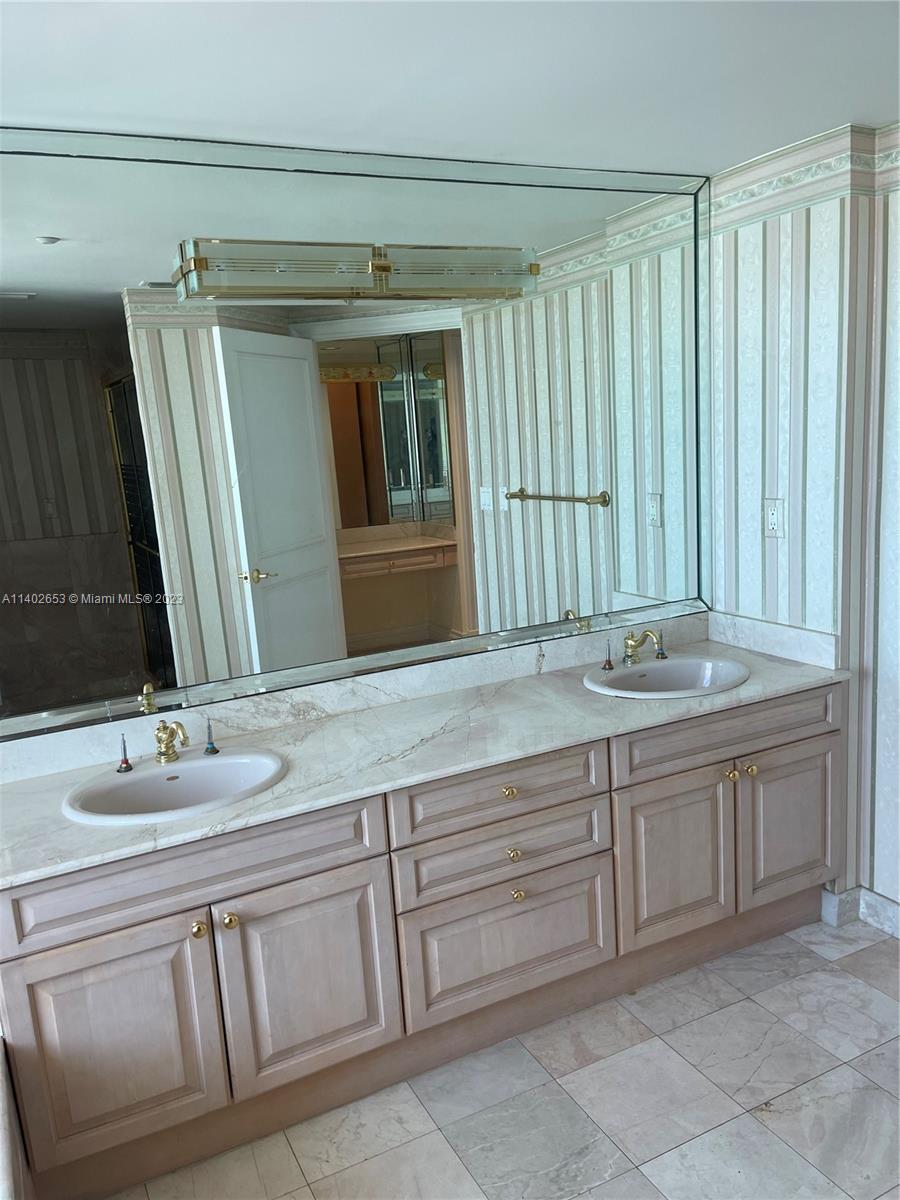 CAPOBELLA CONDOMINIUM - Residential Lease