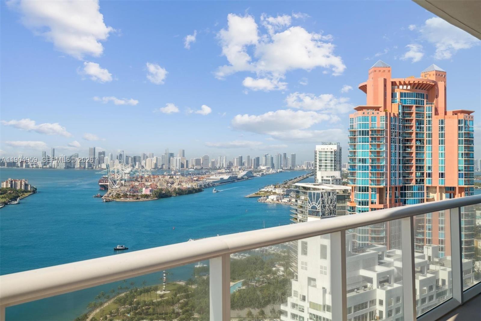 CONTINUUM ON SOUTH BEACH - Residential