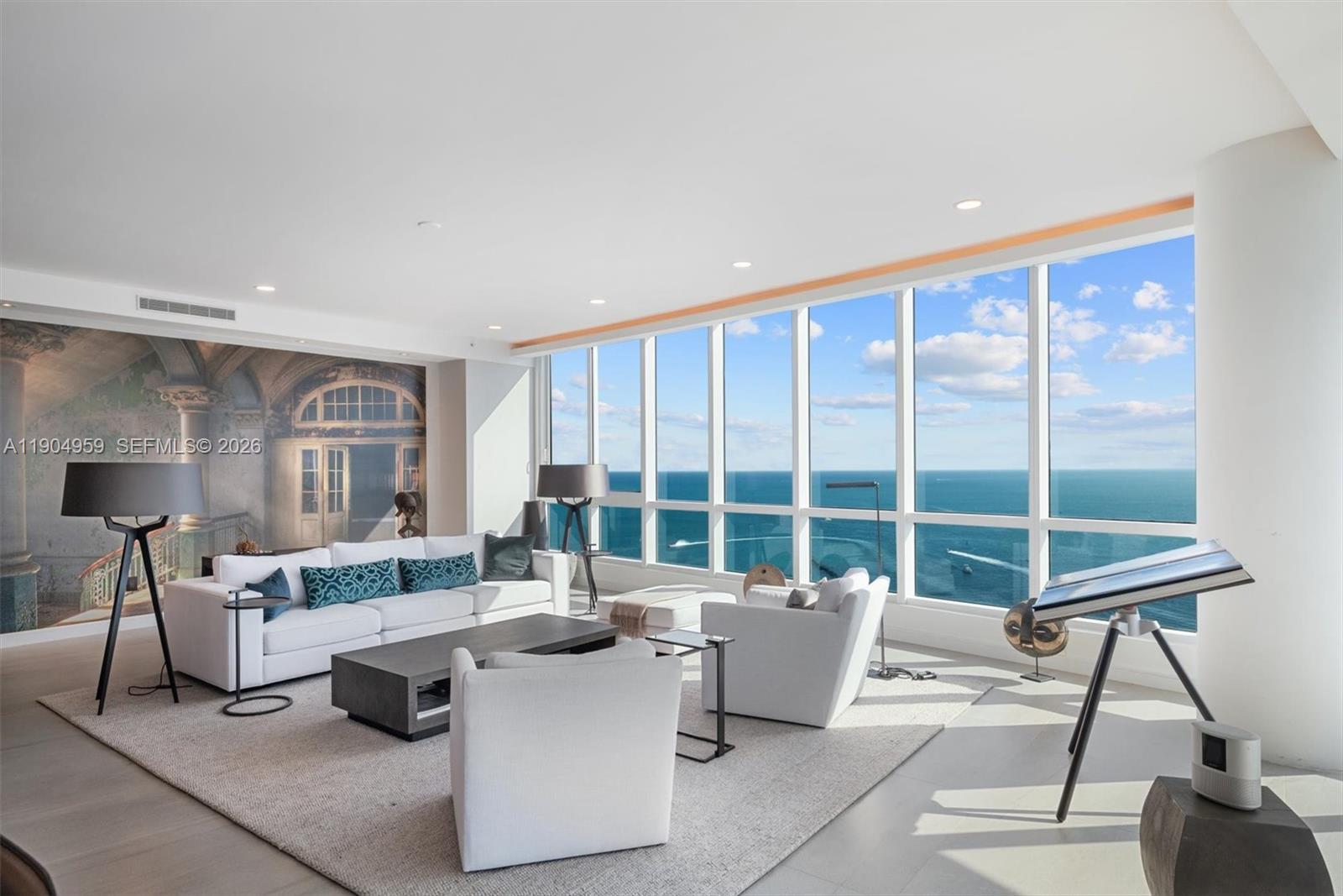 CONTINUUM ON SOUTH BEACH - Residential