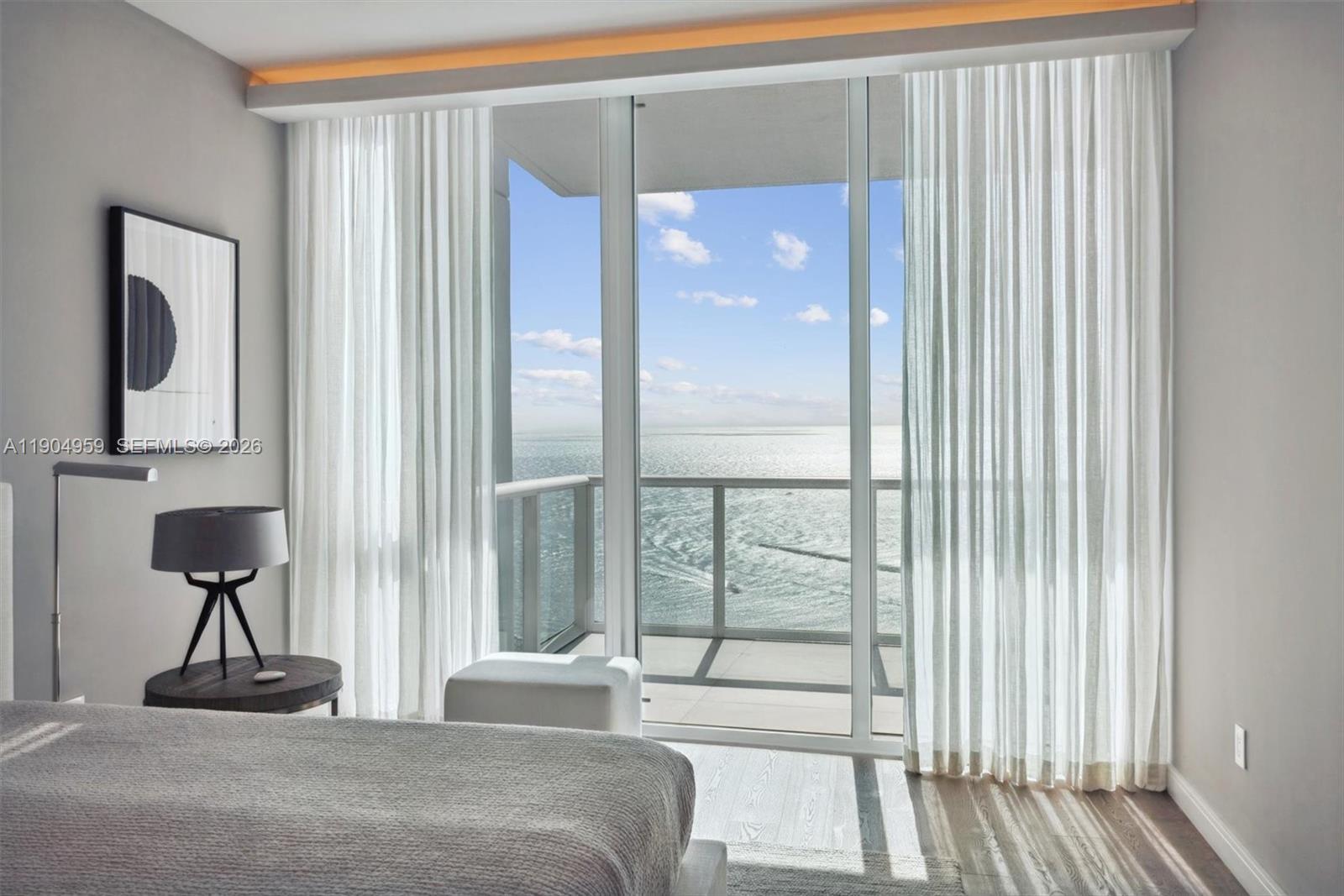 CONTINUUM ON SOUTH BEACH - Residential