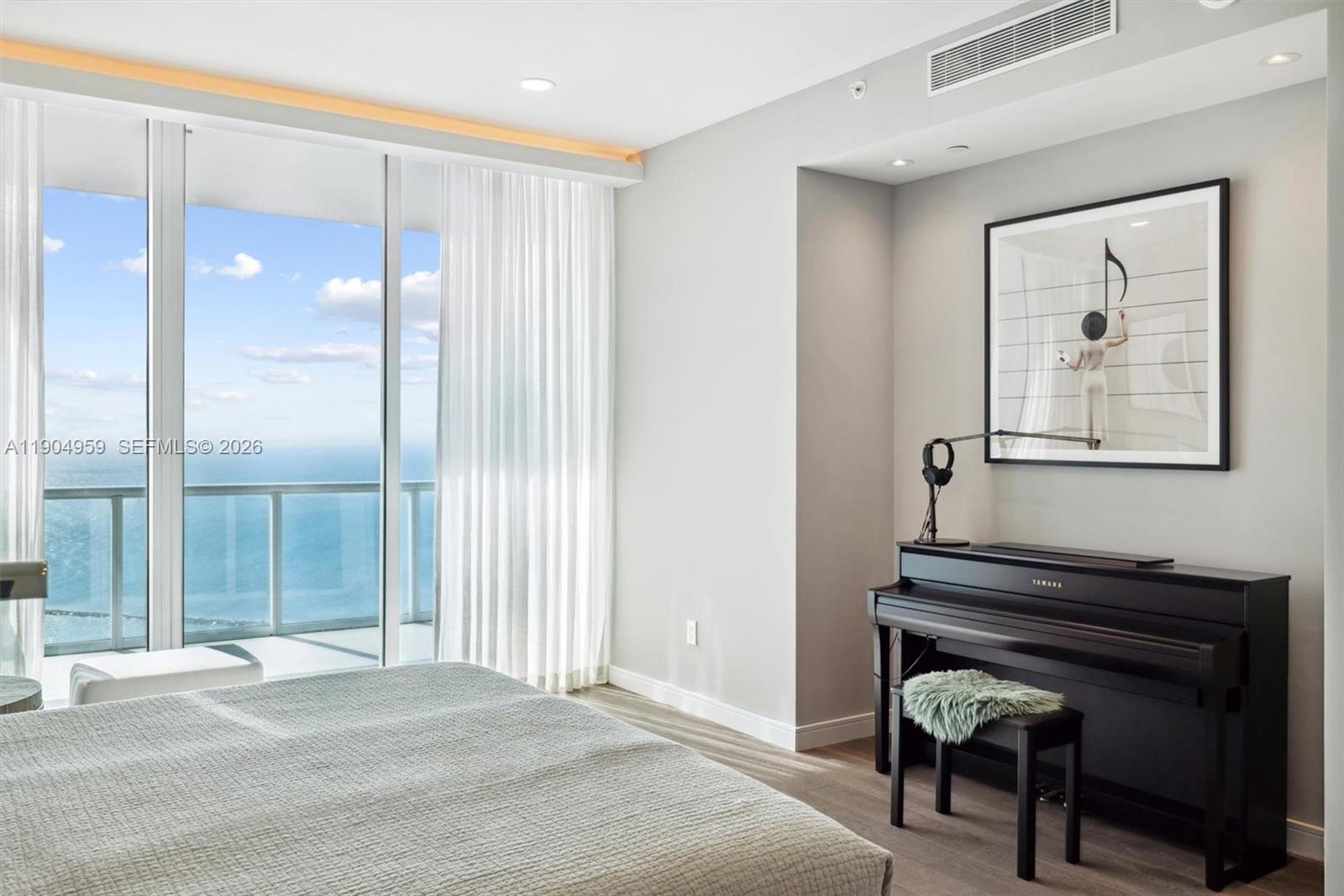 CONTINUUM ON SOUTH BEACH - Residential