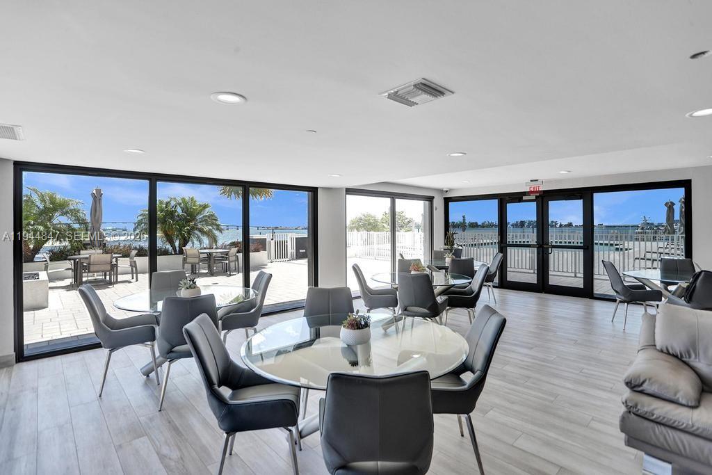 BRICKELL HARBOUR CONDO - Residential
