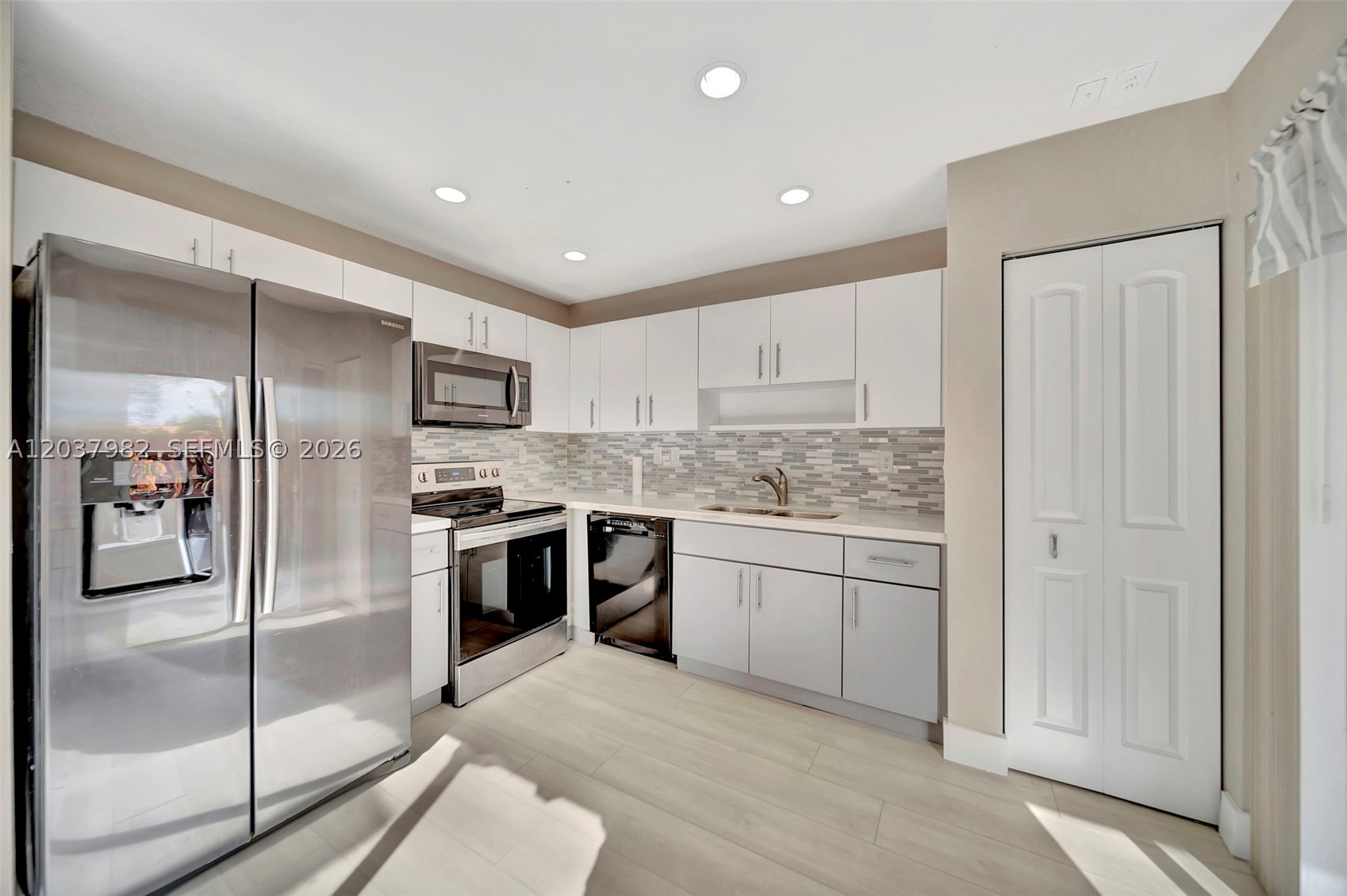 CARIBE LAKES PHASE II - Residential Lease