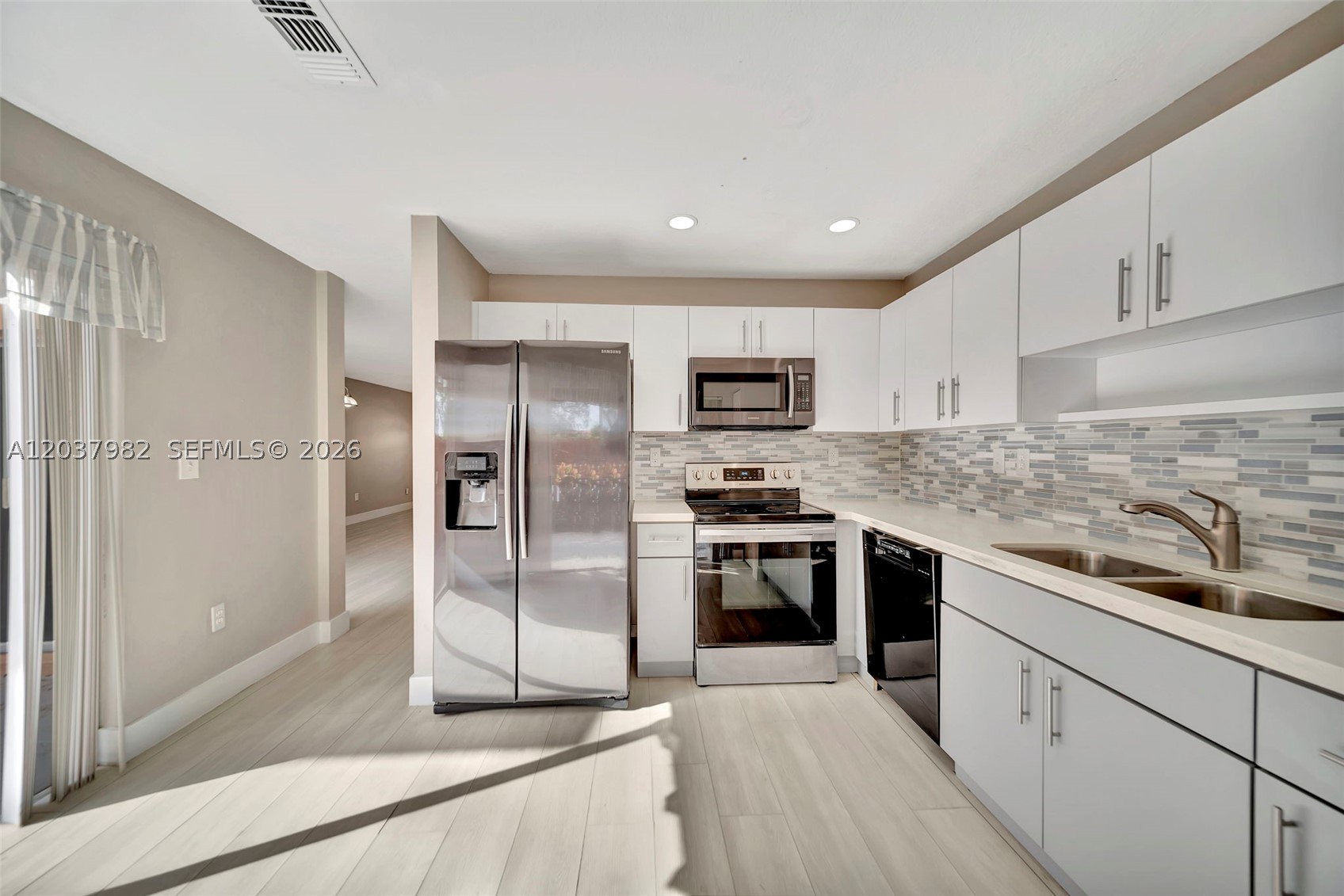 CARIBE LAKES PHASE II - Residential Lease