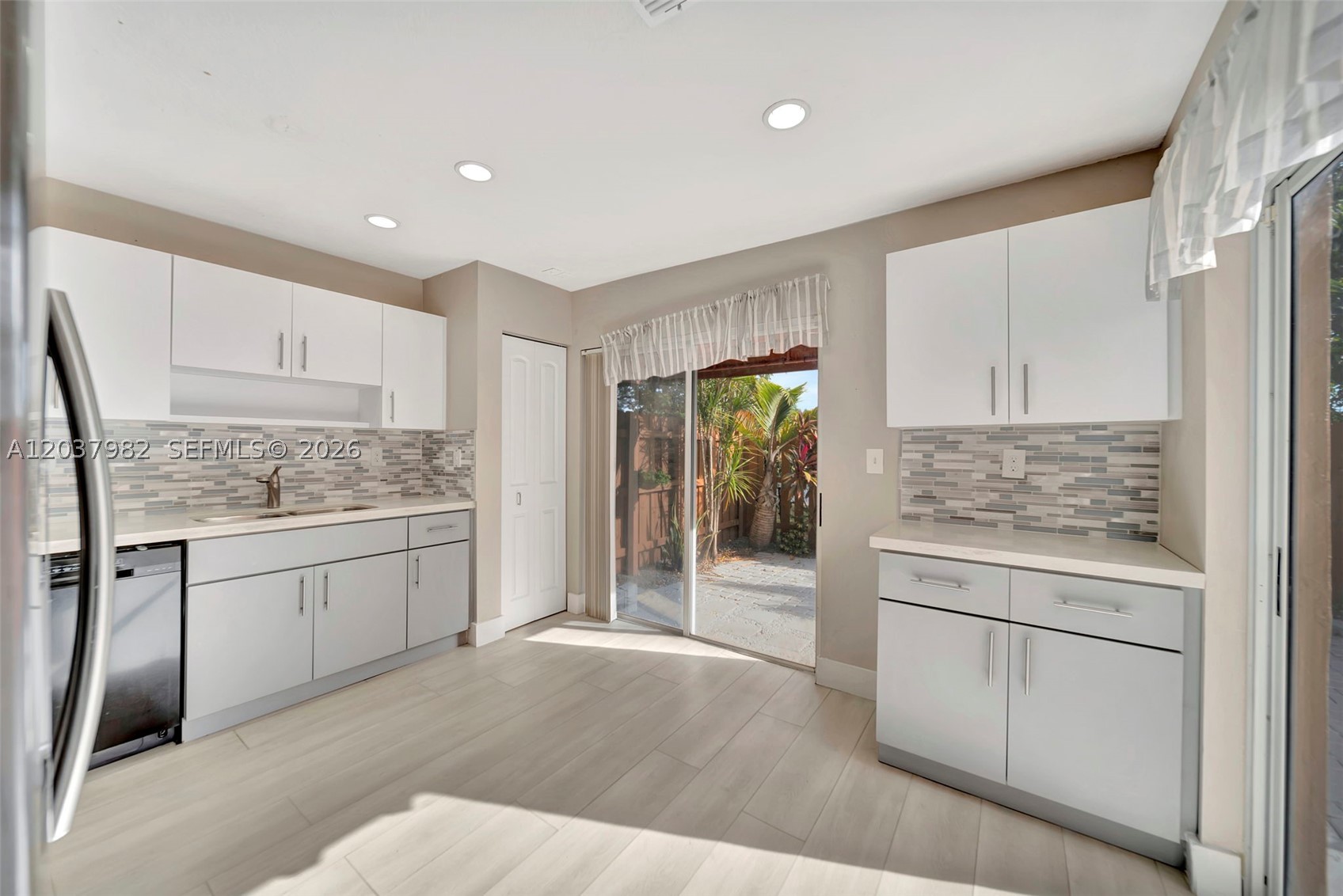 CARIBE LAKES PHASE II - Residential Lease