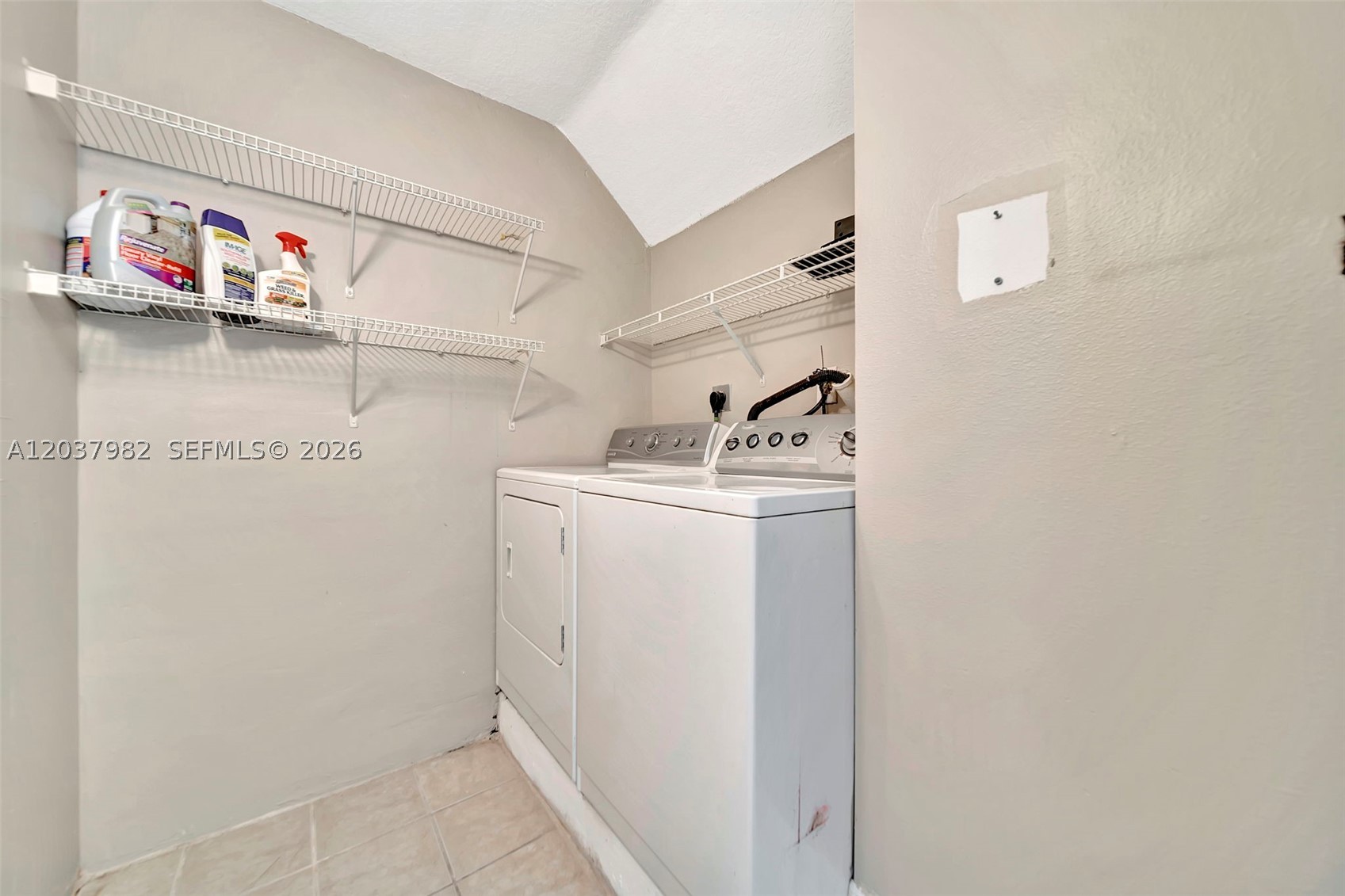 CARIBE LAKES PHASE II - Residential Lease