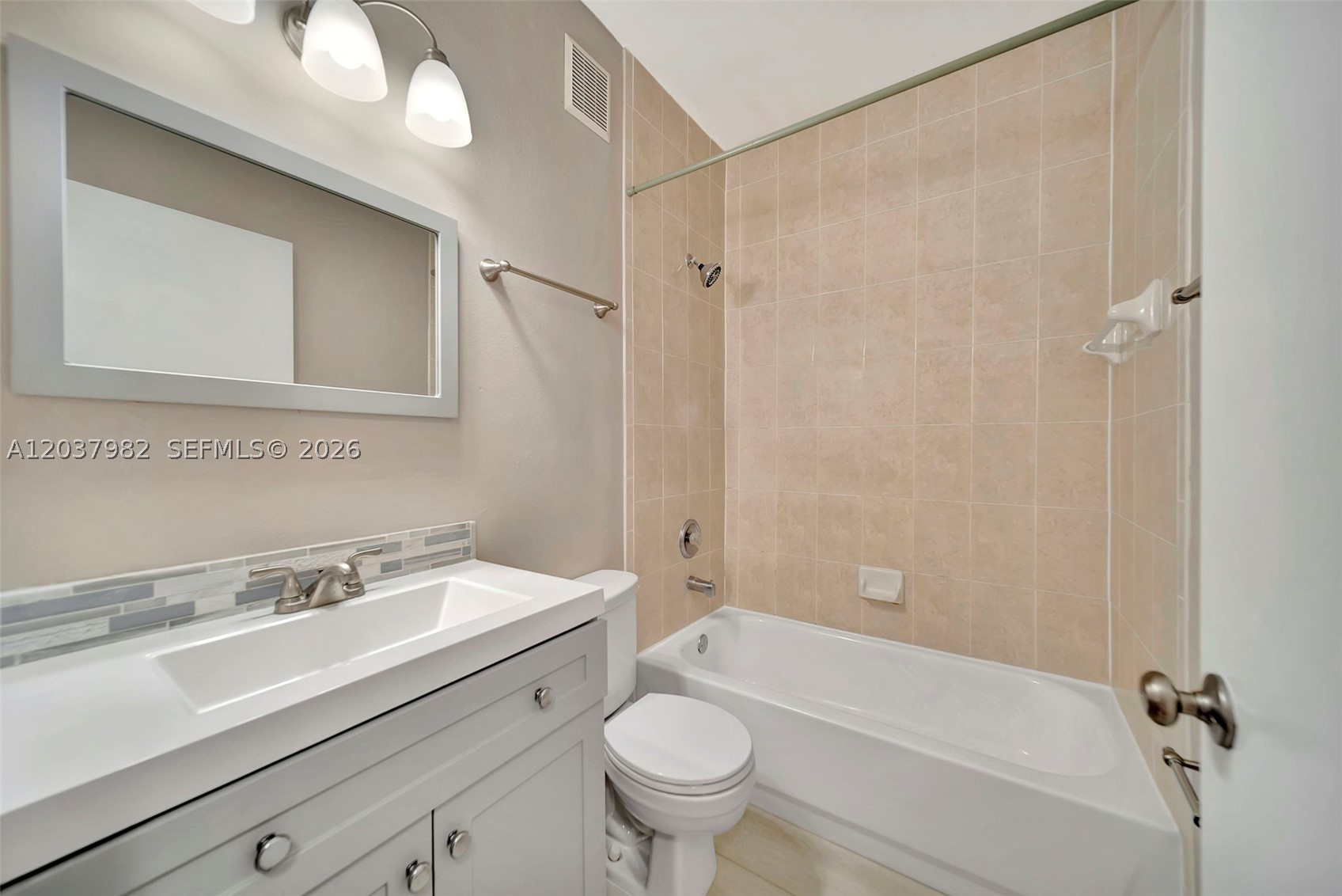 CARIBE LAKES PHASE II - Residential Lease
