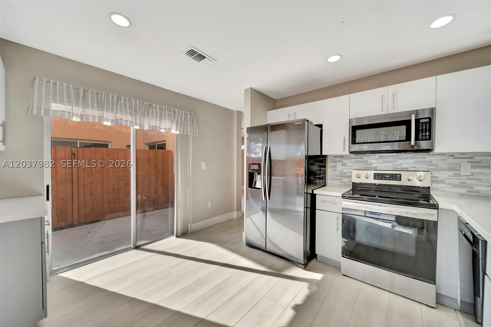 CARIBE LAKES PHASE II - Residential Lease