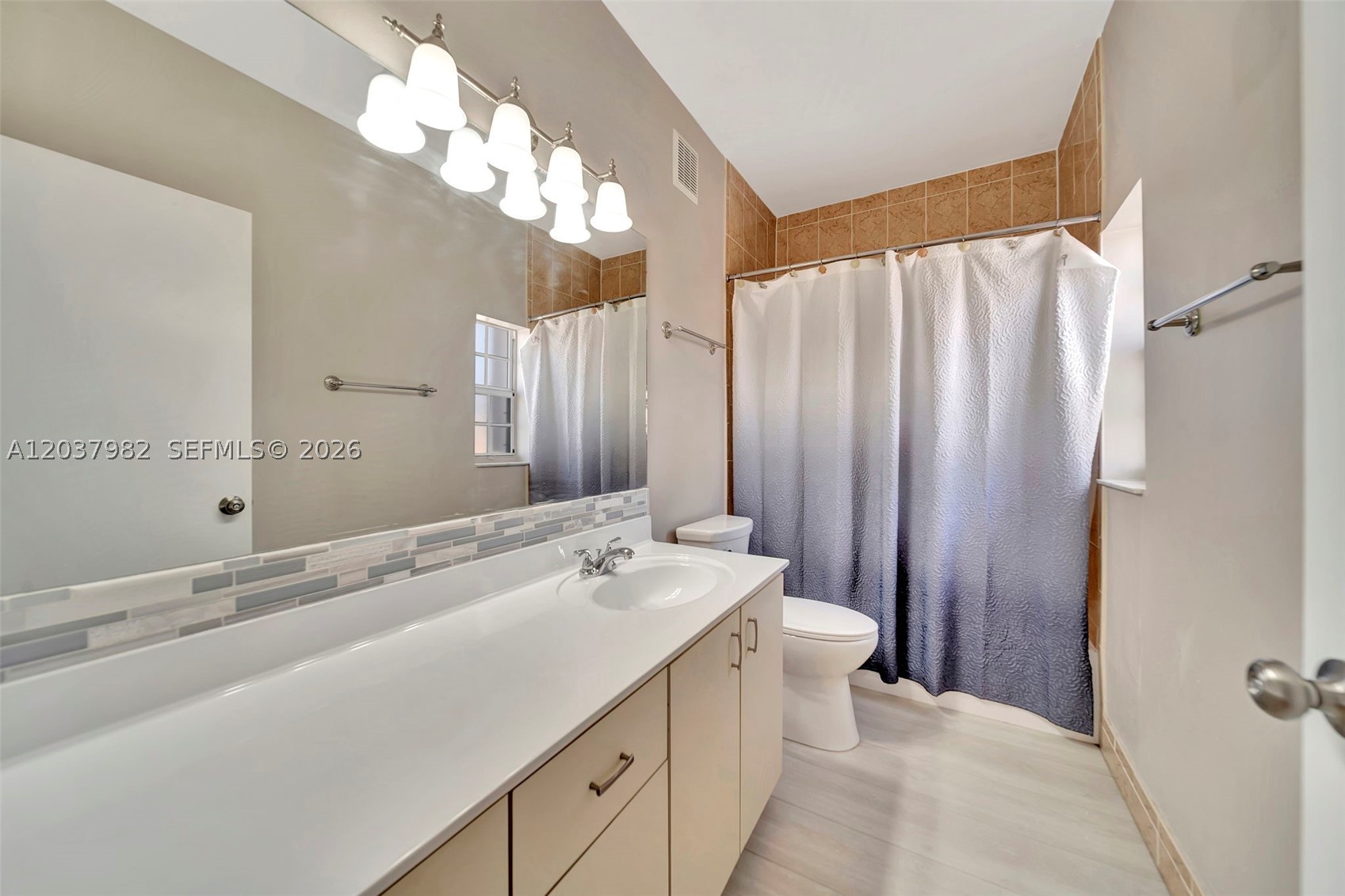 CARIBE LAKES PHASE II - Residential Lease