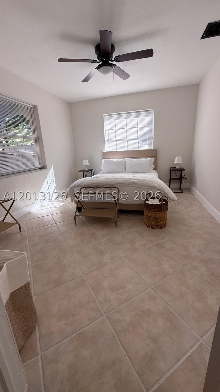 HOLLYWOOD VIEW - Residential