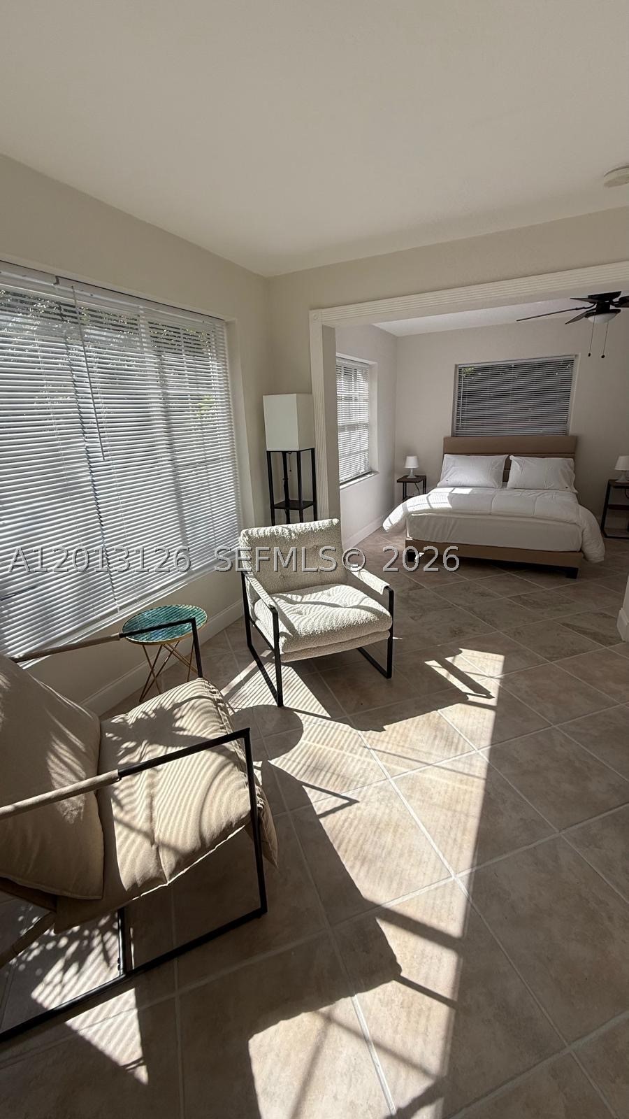 HOLLYWOOD VIEW - Residential