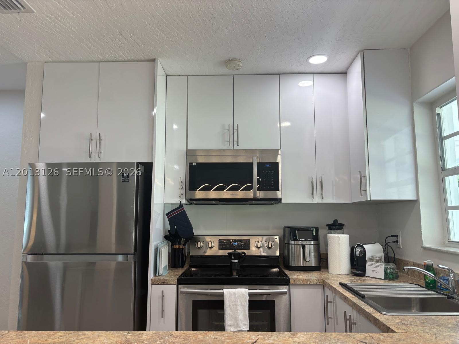 HOLLYWOOD VIEW - Residential