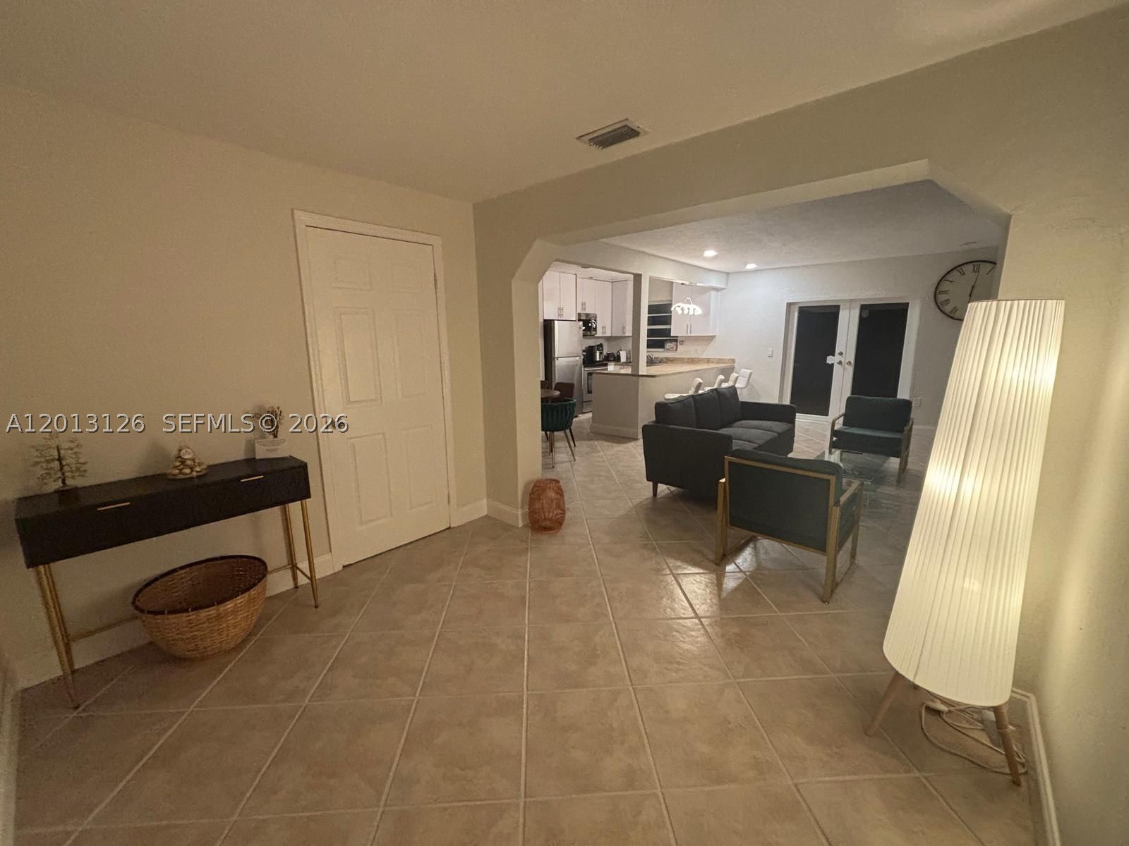 HOLLYWOOD VIEW - Residential