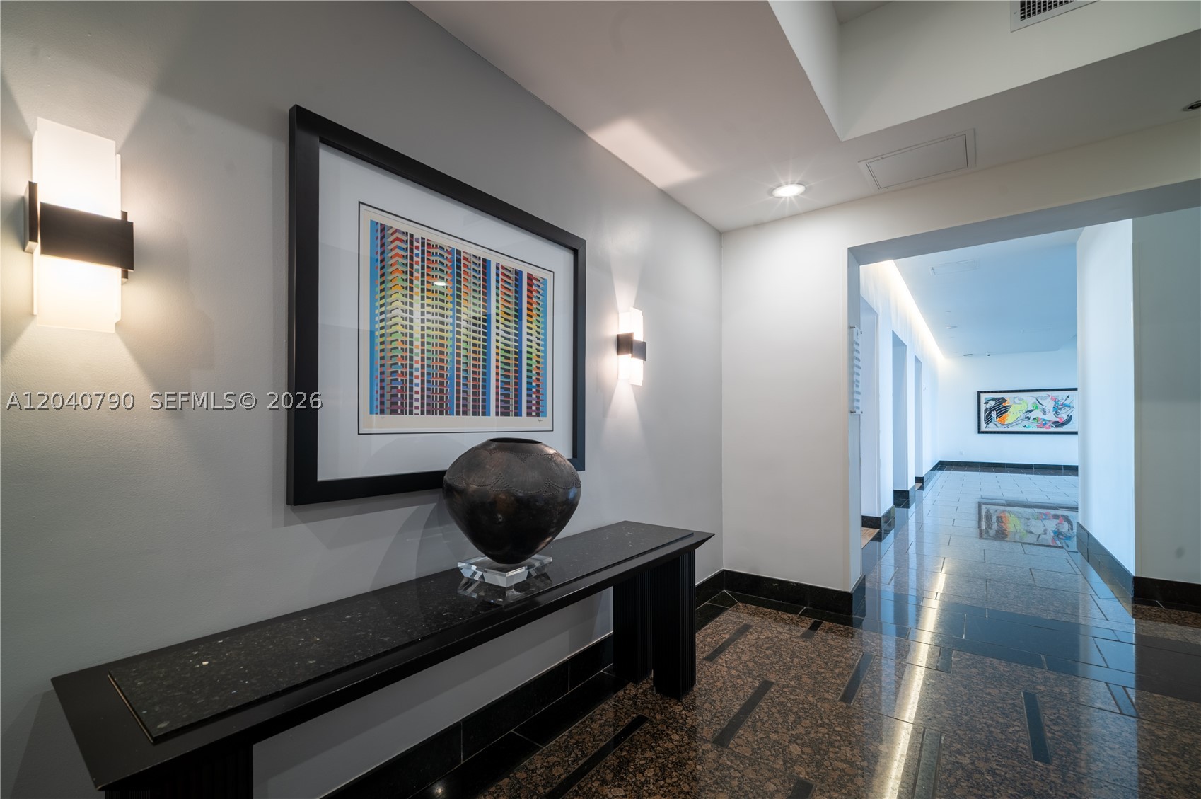 VILLA REGINA CONDO - Residential