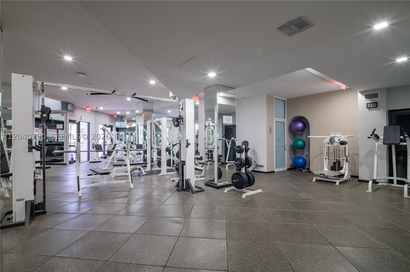 VILLA REGINA CONDO - Residential