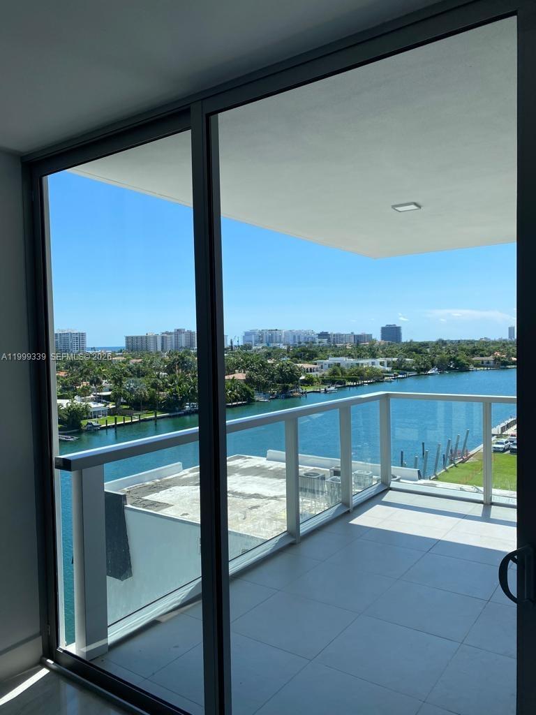 BAY HARBOUR ISLAND - Residential