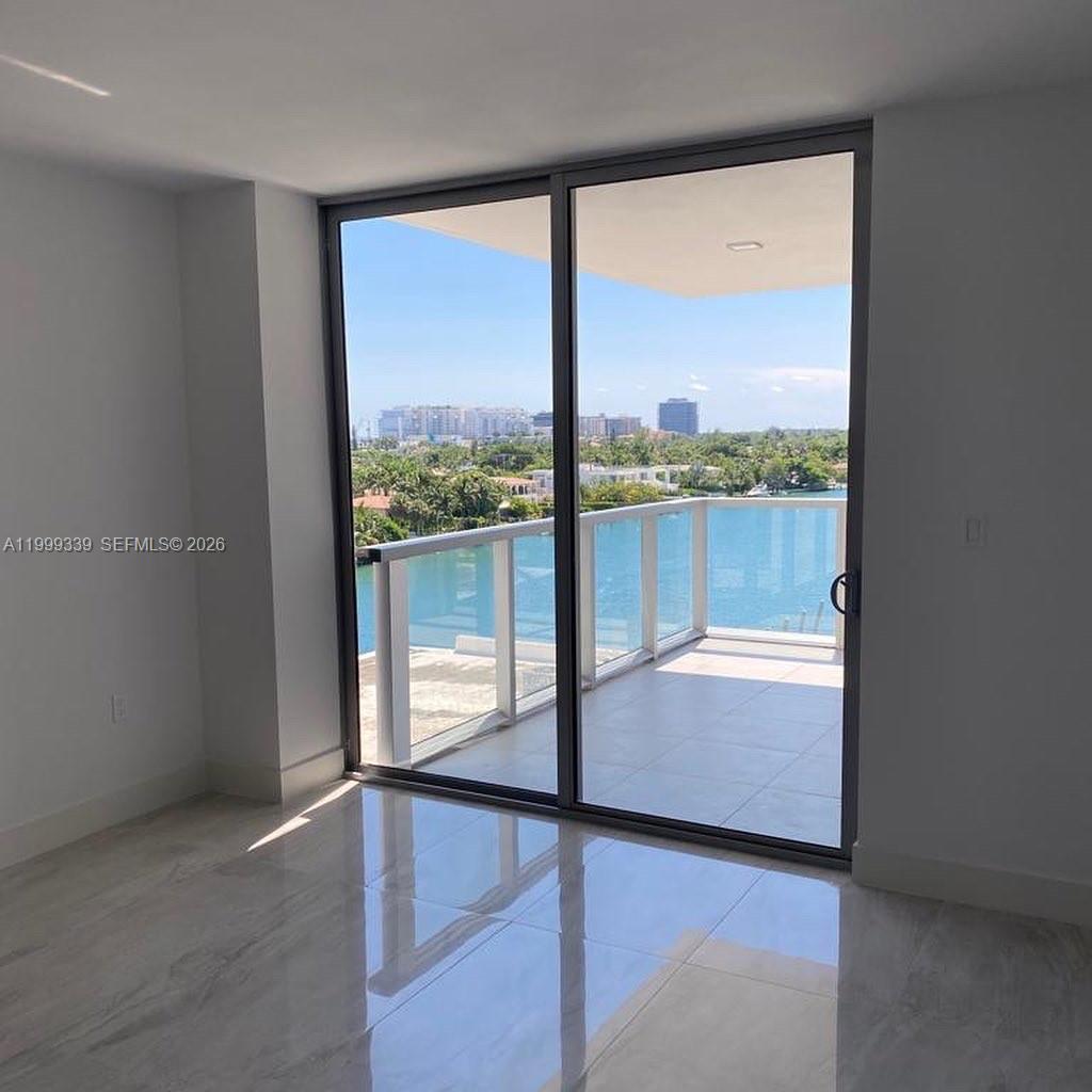 BAY HARBOUR ISLAND - Residential
