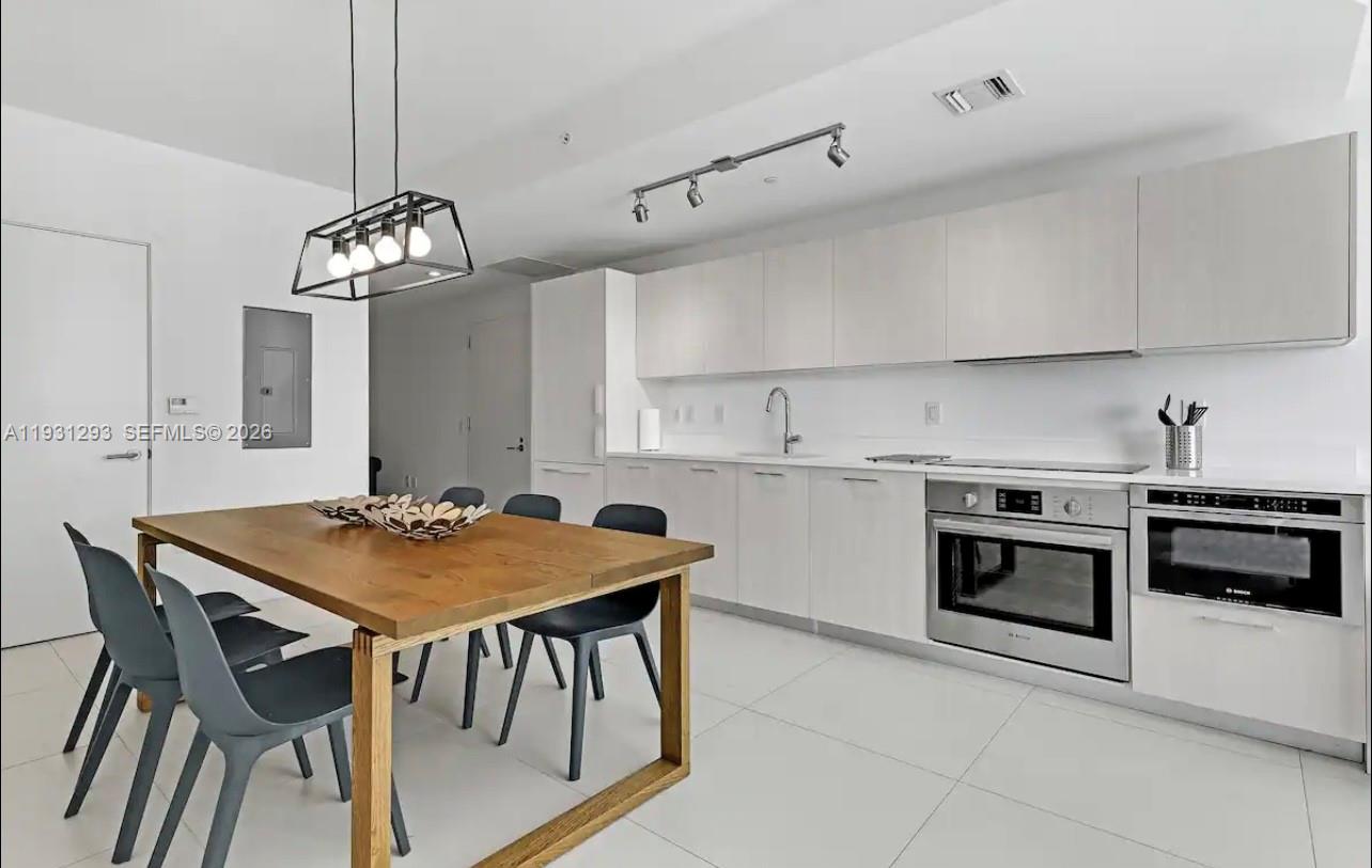 PARAISO BAYVIEWS CONDO - Residential Lease