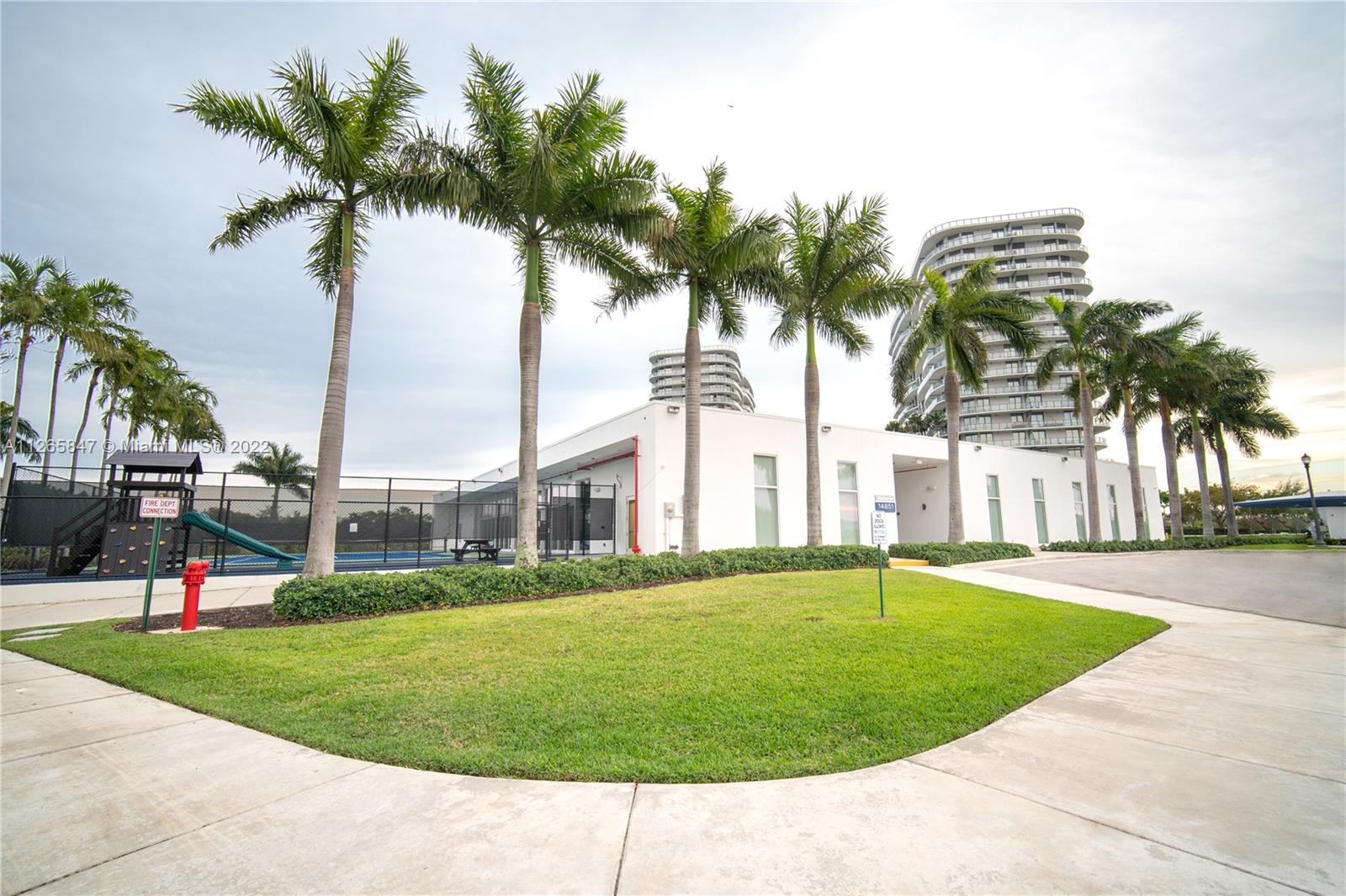 THE OAKS I CONDO - Residential