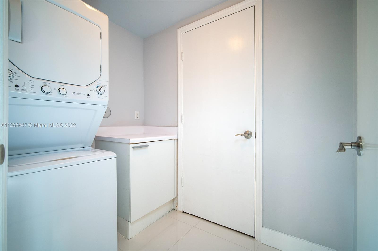 THE OAKS I CONDO - Residential