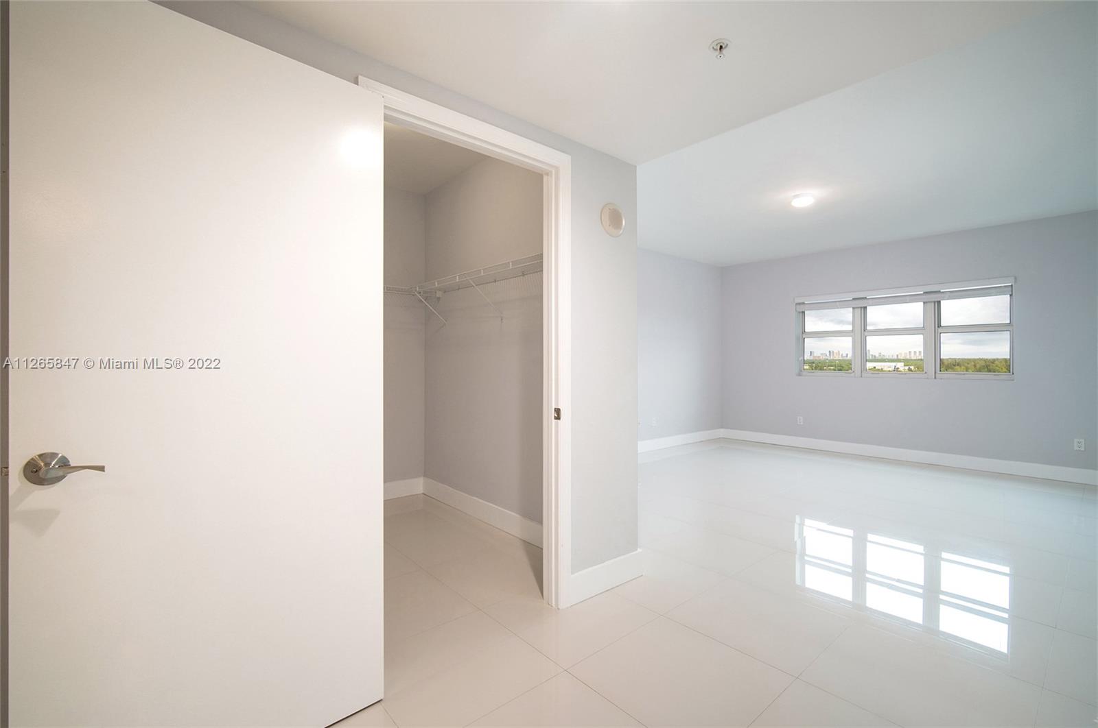 THE OAKS I CONDO - Residential