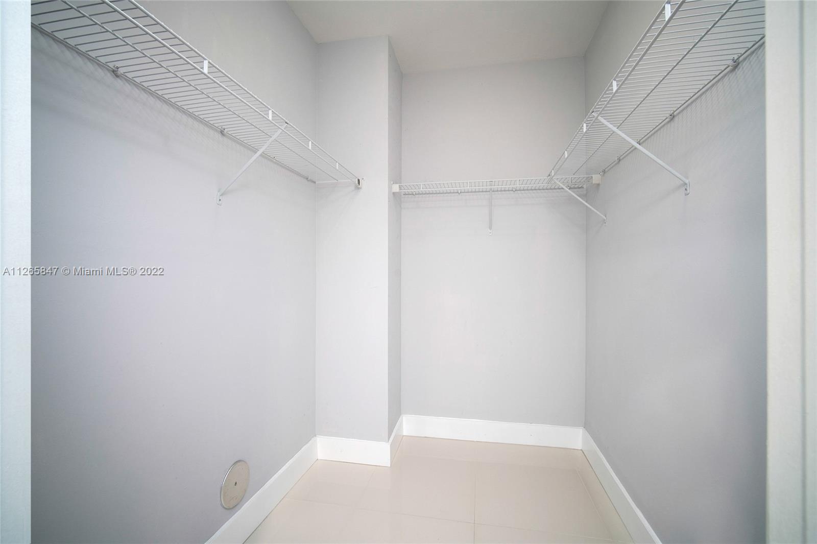 THE OAKS I CONDO - Residential