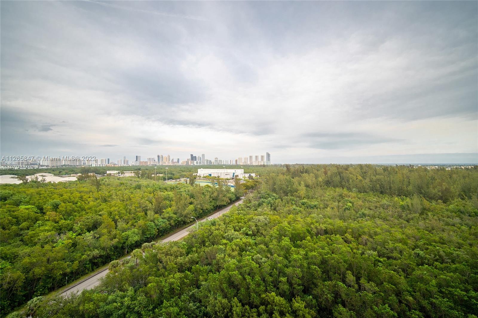 THE OAKS I CONDO - Residential