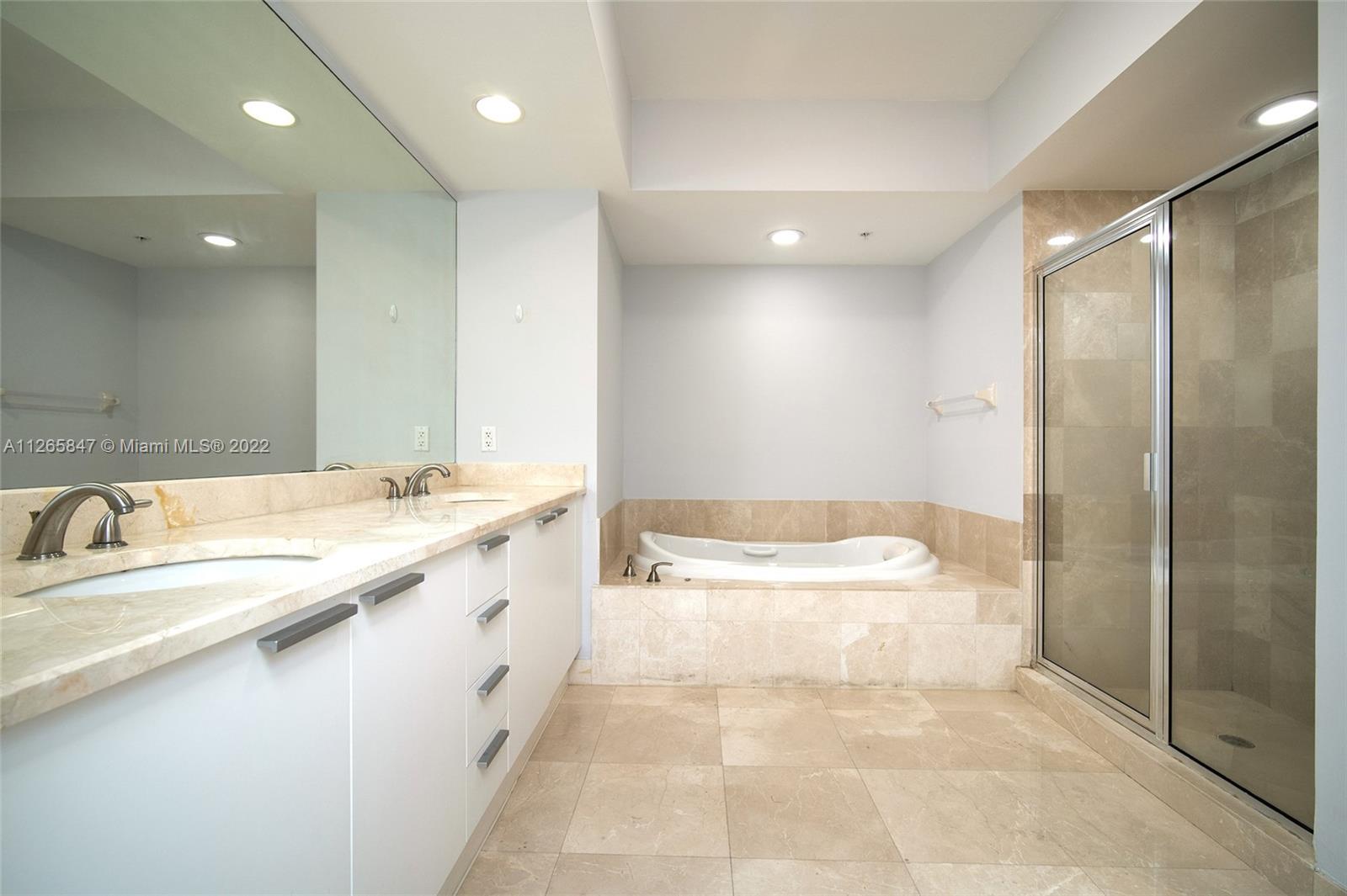 THE OAKS I CONDO - Residential