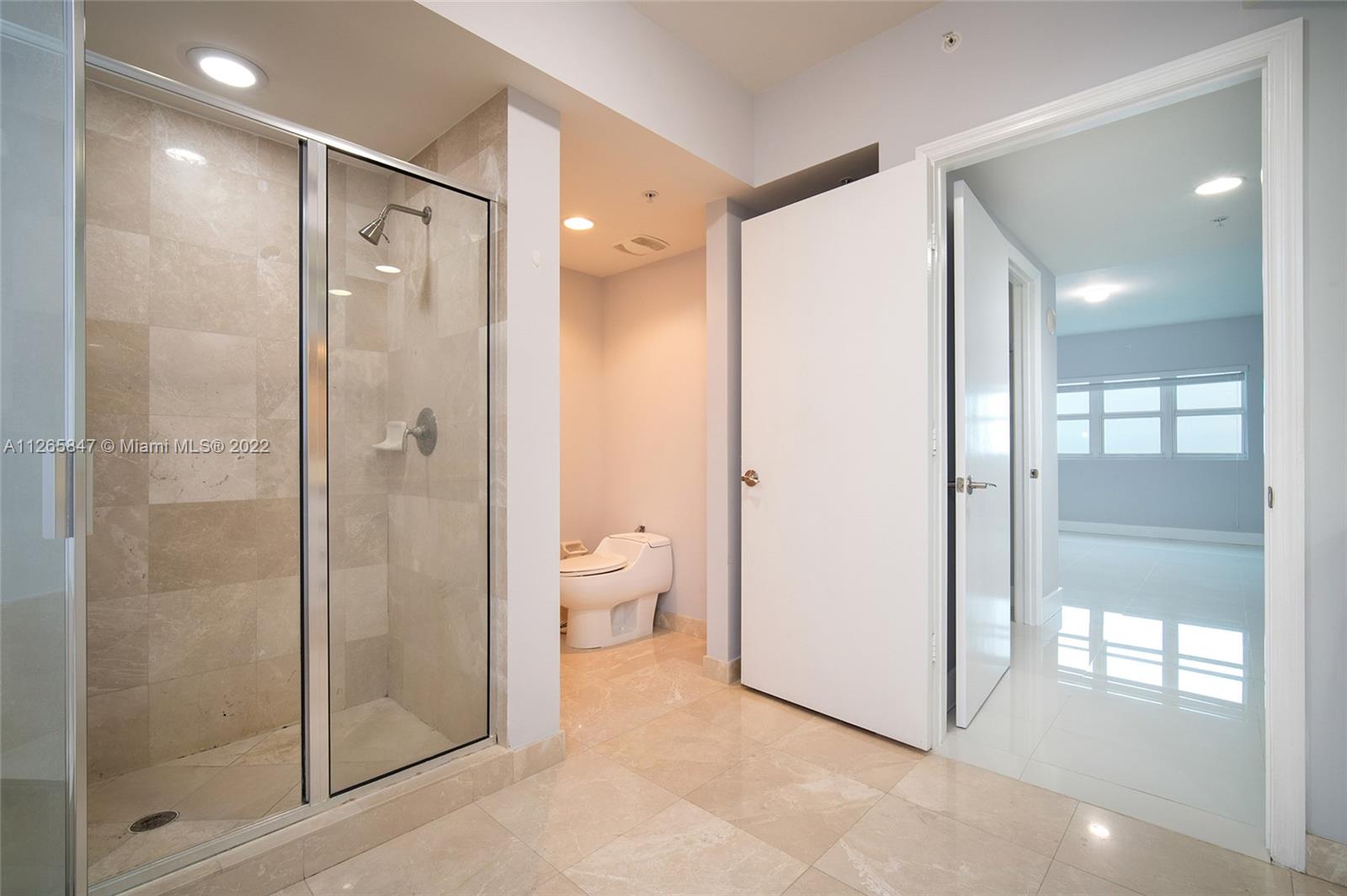 THE OAKS I CONDO - Residential